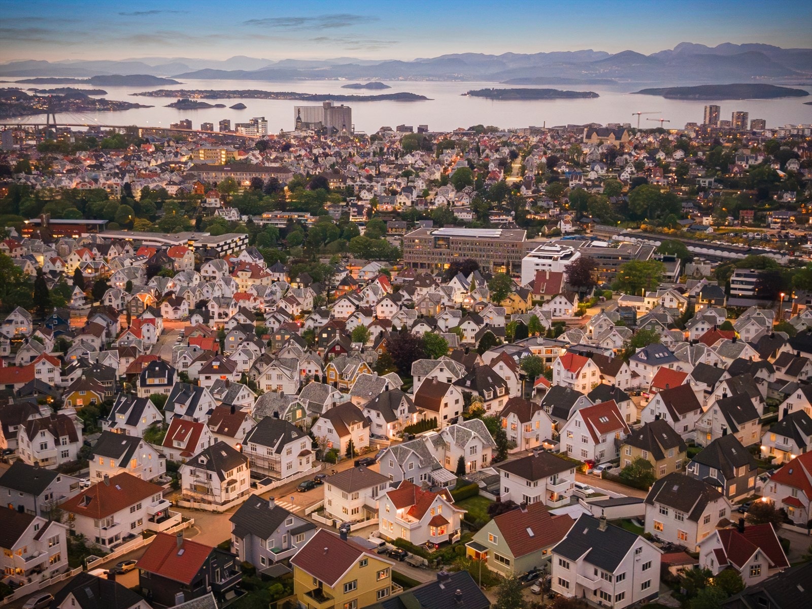 Fra eiendommen er det kort avstand til både sentrum og turområder. Galleribilde