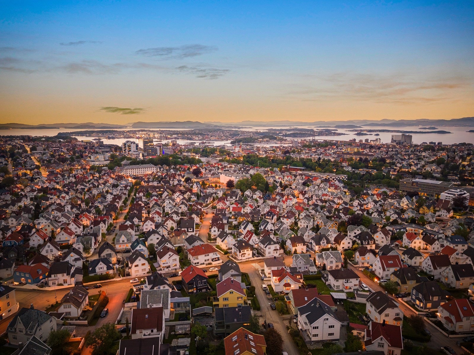 Eiendommen ligger i et attraktivt og veletablert boligområde på Våland. Galleribilde