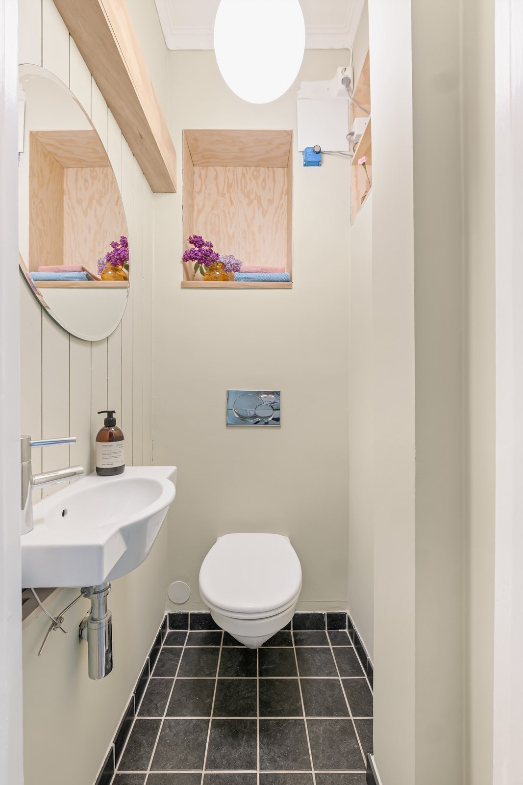 Separat wc. Det er mulig å slå sammen bad og wc-rom dersom det er ønskelig. Galleribilde