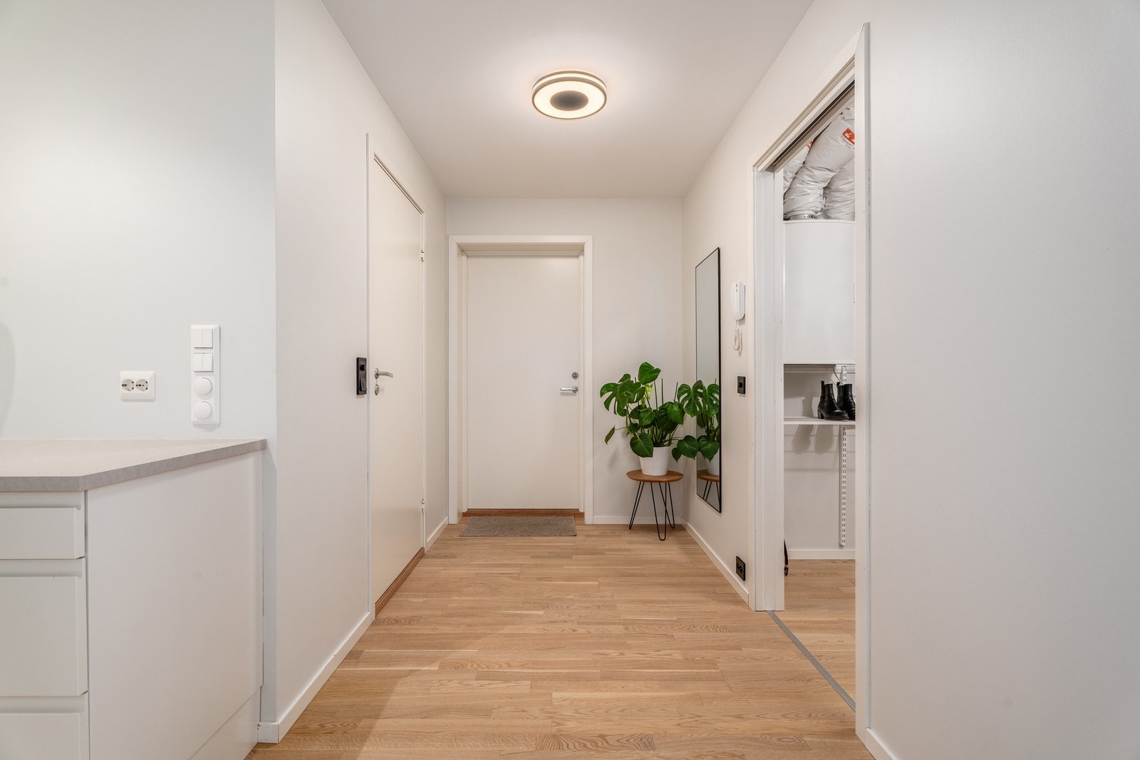 Leiligheten er utstyrt med balansert ventilasjon som sikrer et godt inneklima og jevn tilførsel av frisk luft. Galleribilde
