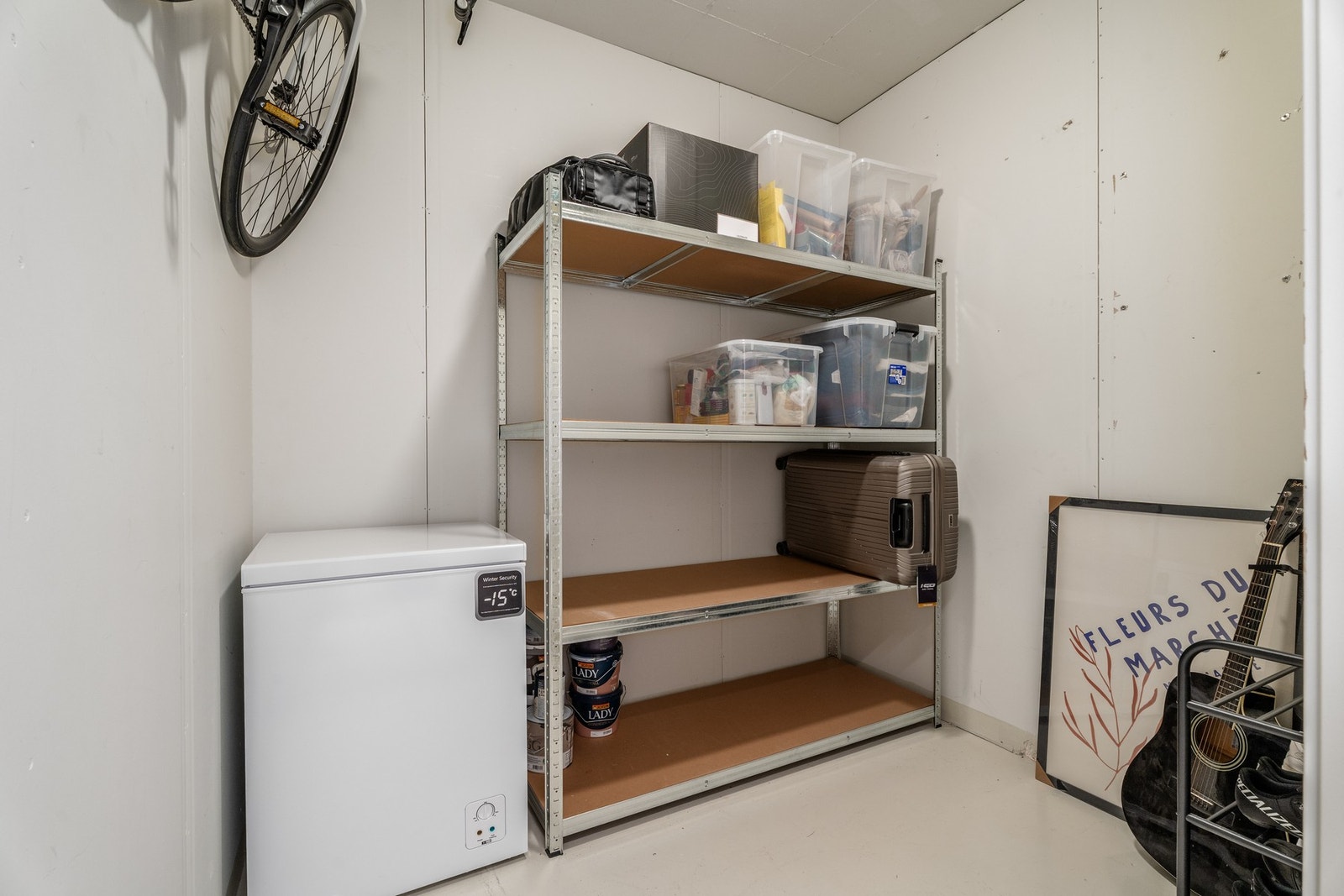 I tillegg til en praktisk innvendig bod disponerer leiligheten også en utvendig bod med gode oppbevaringsmuligheter. Galleribilde
