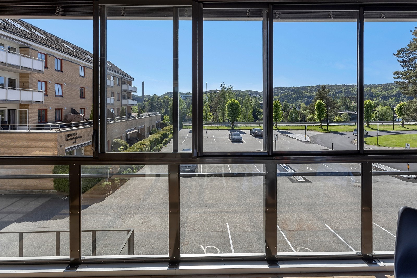 Inneglasset balkong, som kan åpnes og lukkes. Galleribilde