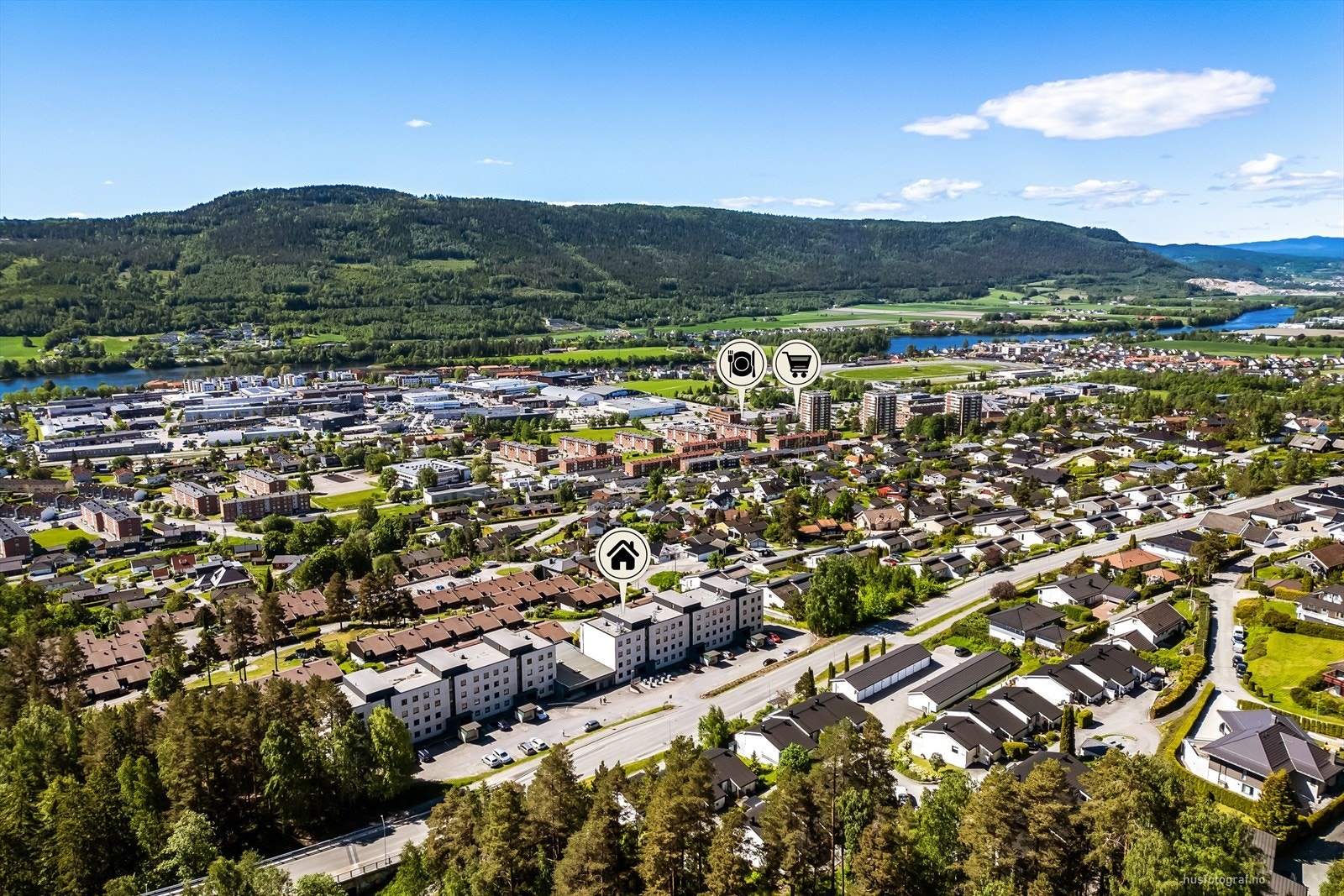 Dagligvarehandelen kan gjøres på blant annet Coop Prix og Kiwi XL. Gulskogen senter er kun en kort kjøretur unna. Galleribilde