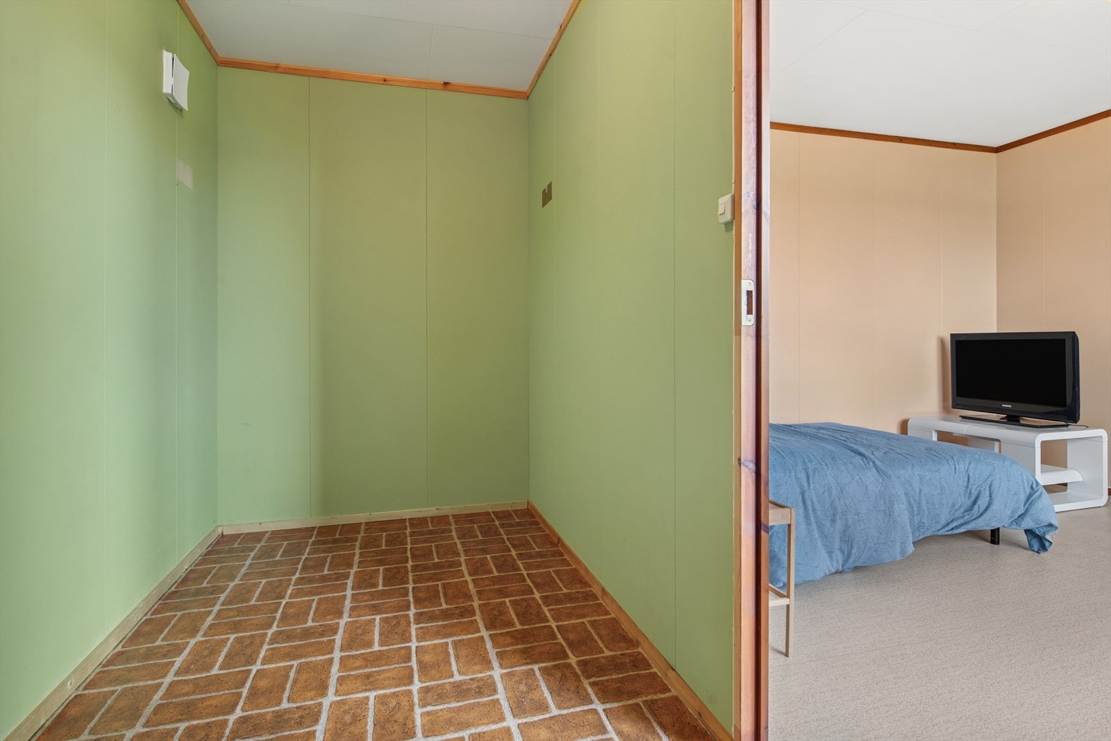 I tilknytning til det ene soverommet er det et disponibelt rom, ideelt som walk-in-closet. Galleribilde