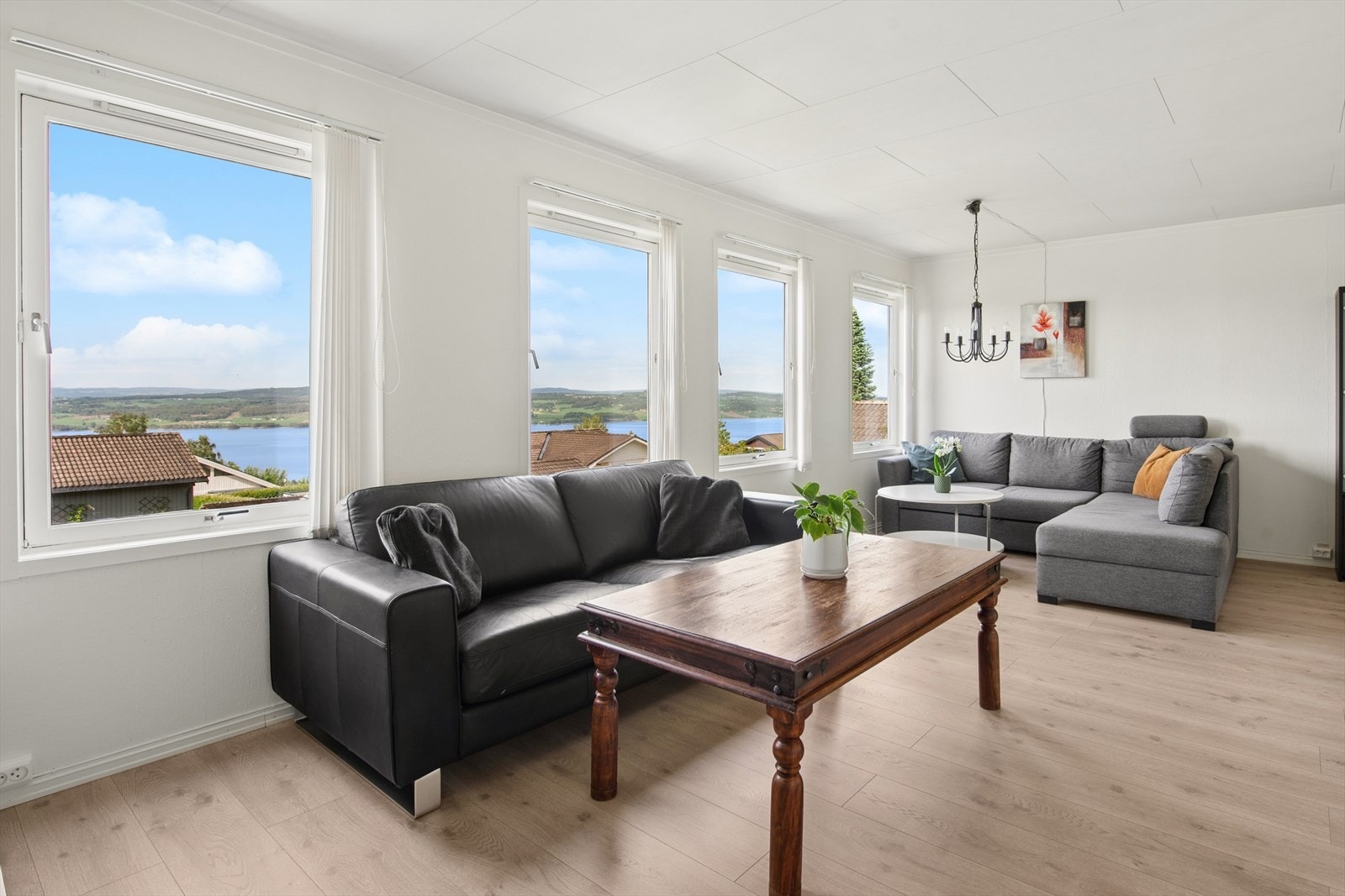 Boligen har trevinduer med 2-lags isolerglass fra byggeåret. Galleribilde