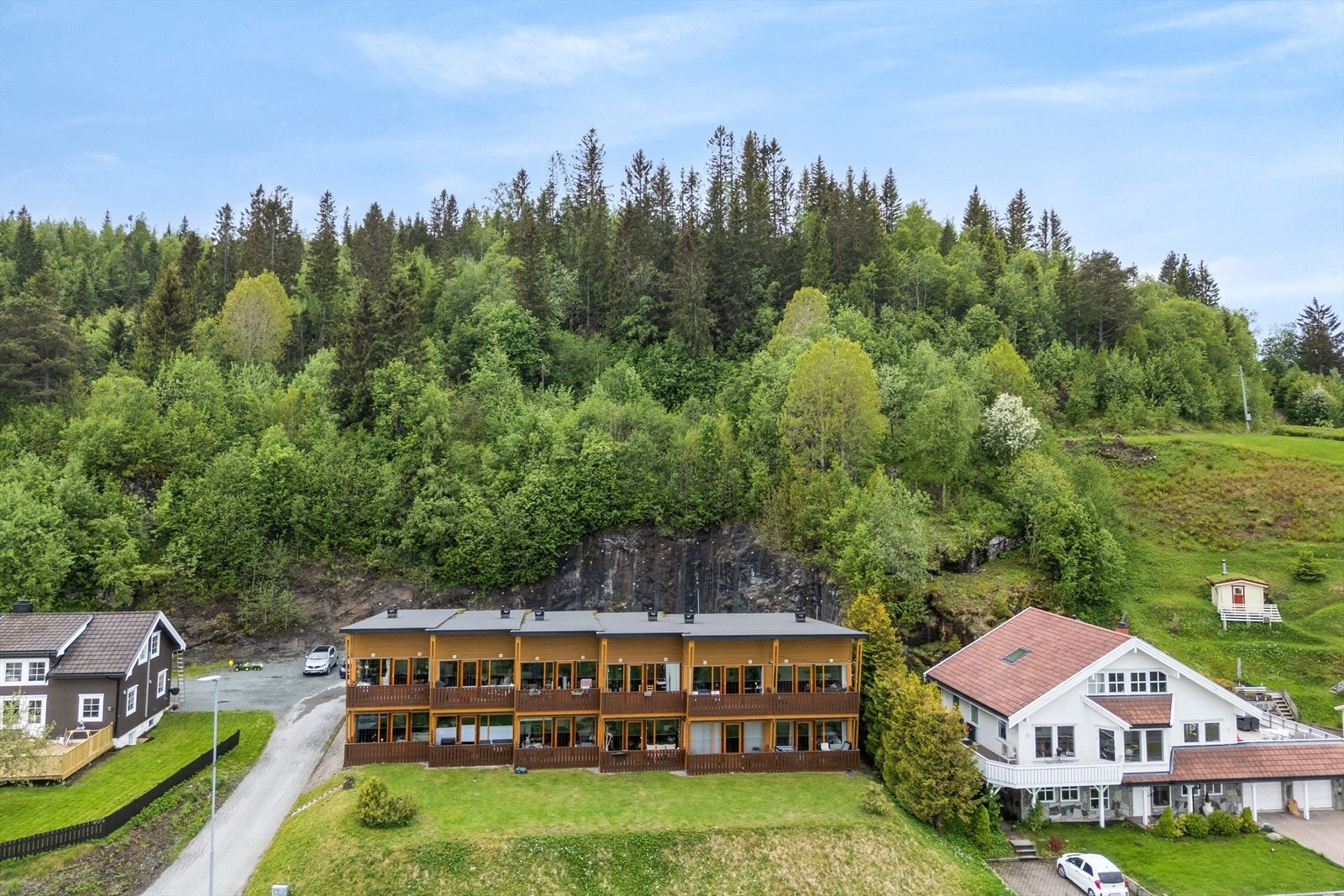 Dette er en leilighet som i særlig grad vil appellere til deg som ønsker en enkel og lettstelt hverdag i rolige omgivelser, med Estenstadmarka som nærmeste nabo. Galleribilde