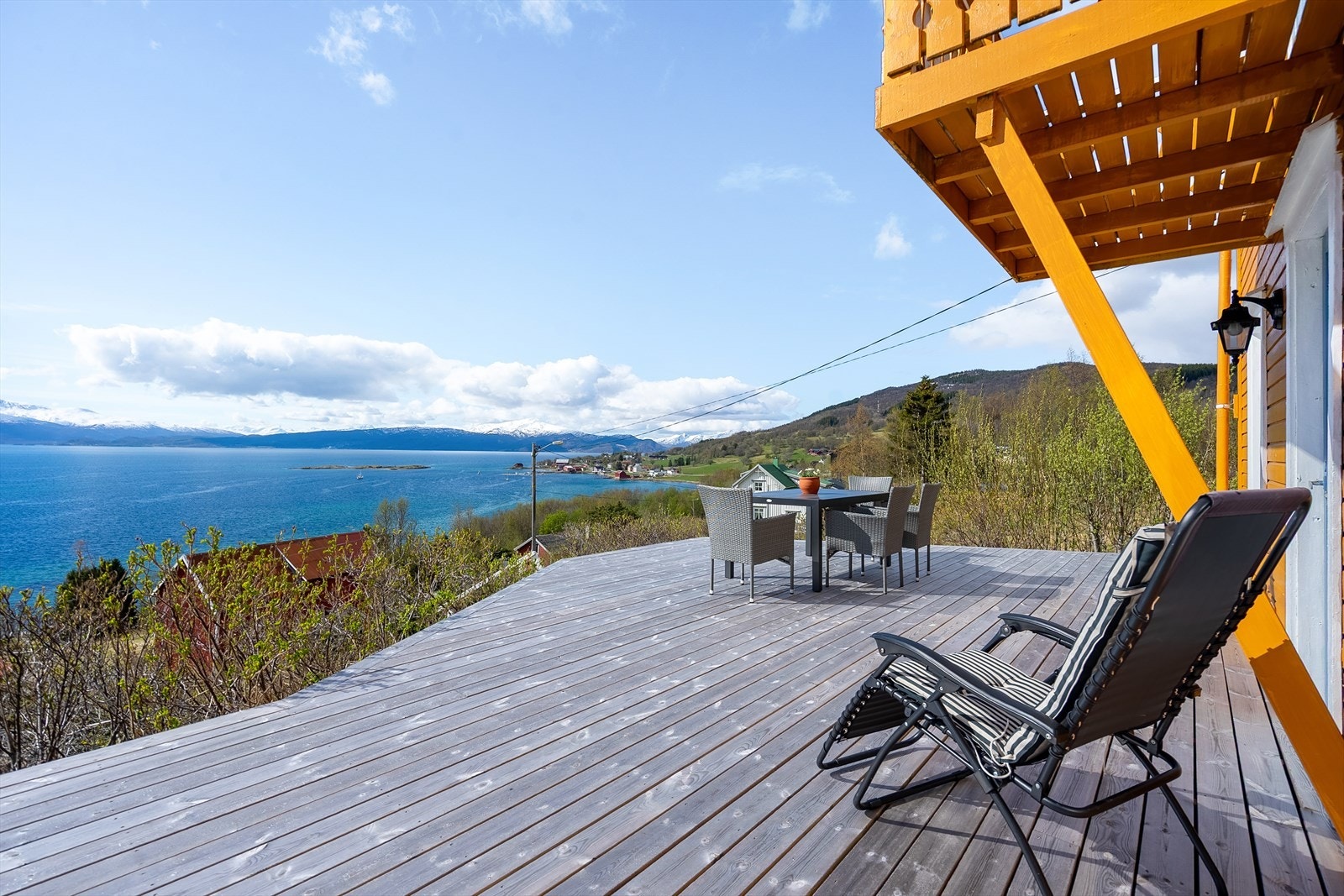 God plass for utemøblement på terrasse Galleribilde