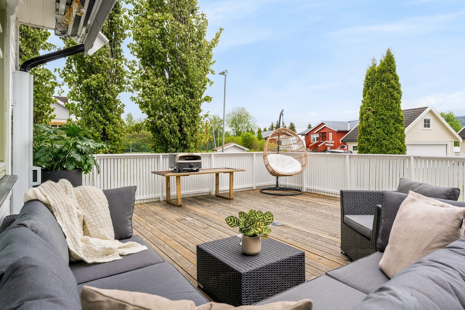 Terrassebord og rekkverk ble byttet i 2020. Galleribilde