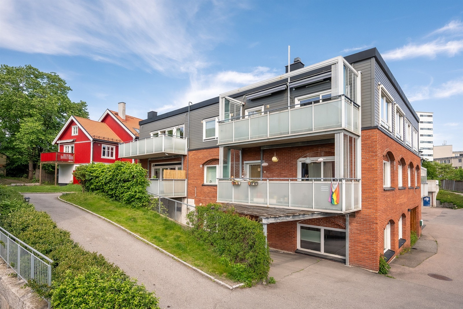 Beliggenheten er rolig og familievennlig, med utsikt mot Ekebergskrenten og kort vei til grøntområder, barnehager og Vålerenga skole Galleribilde