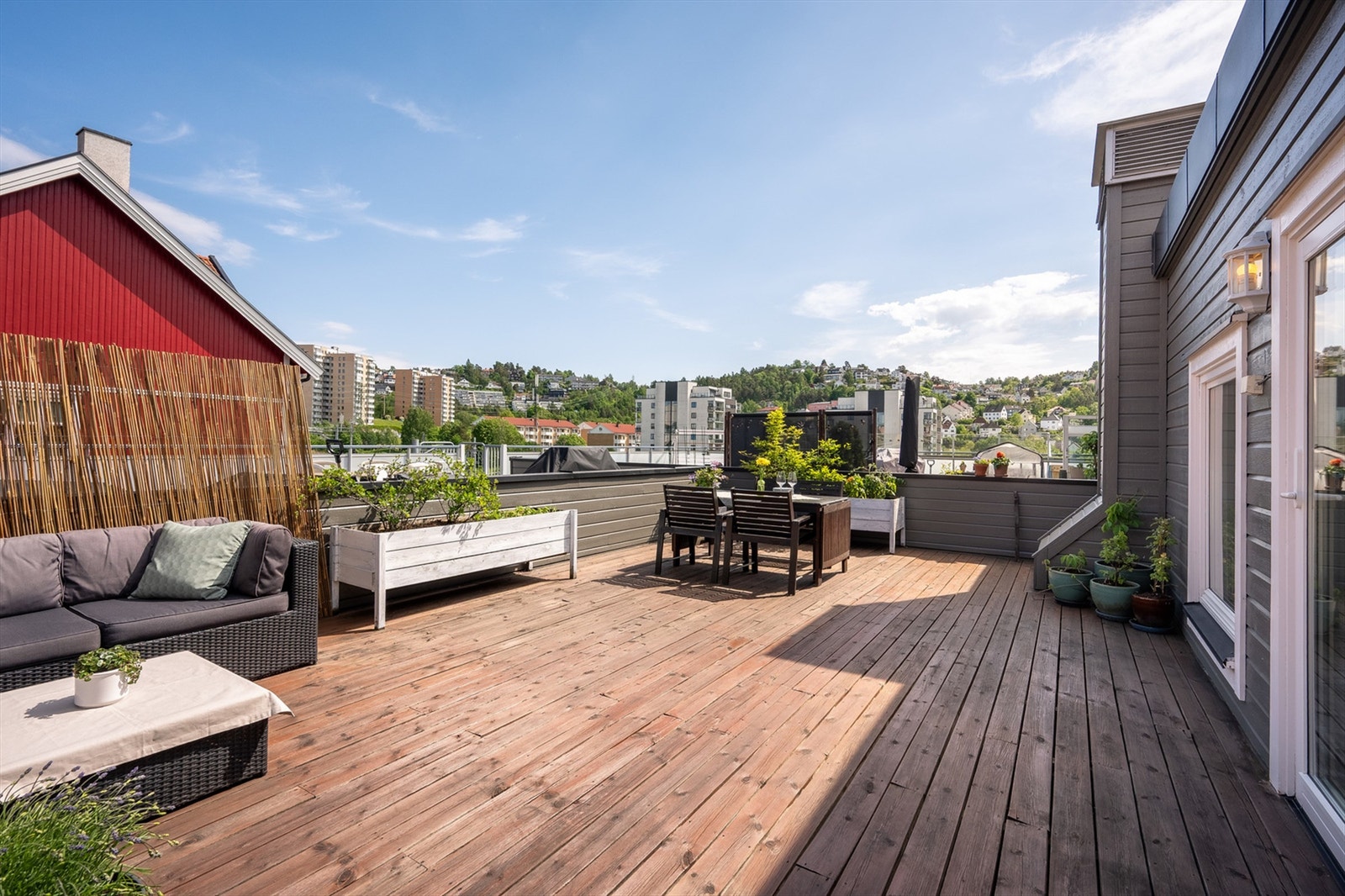 Utgang fra hovedsoverom til terrasse på hele 42 kvm, en sjelden mulighet i sentrum! Galleribilde