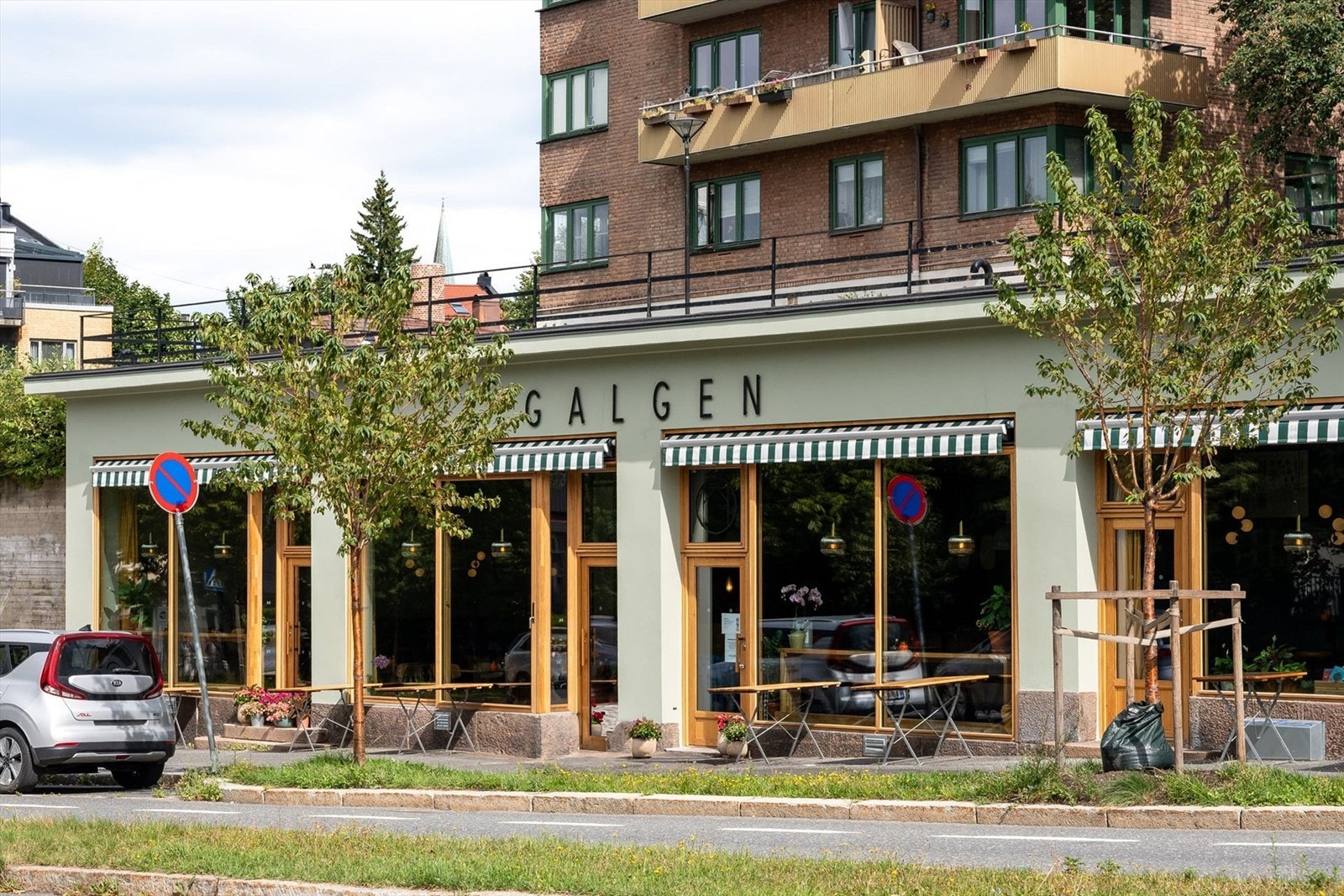 Det er kort vei til flere restauranter og trivelige kafeer som Galgen, Smia og Kampen Bistro for å nevne noen Galleribilde