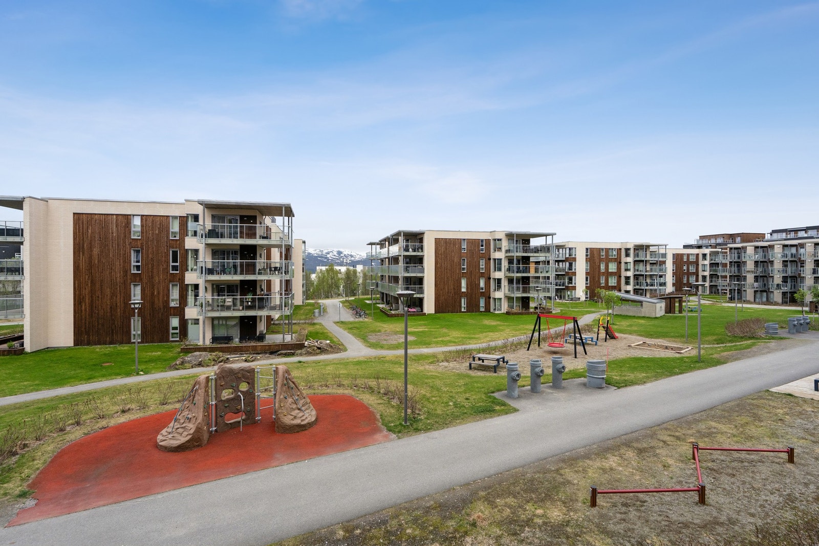 Eiendommen ligger i Workinnmarka, med umiddelbar nærhet til turterreng og grøntområder. Galleribilde