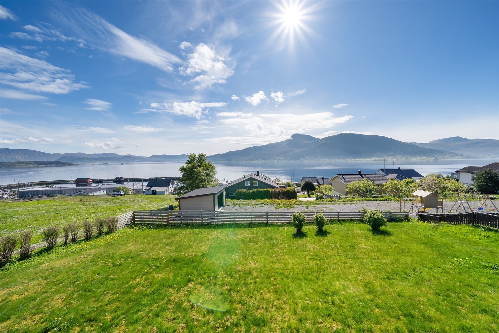 Stor hage med gode solforhold. Galleribilde