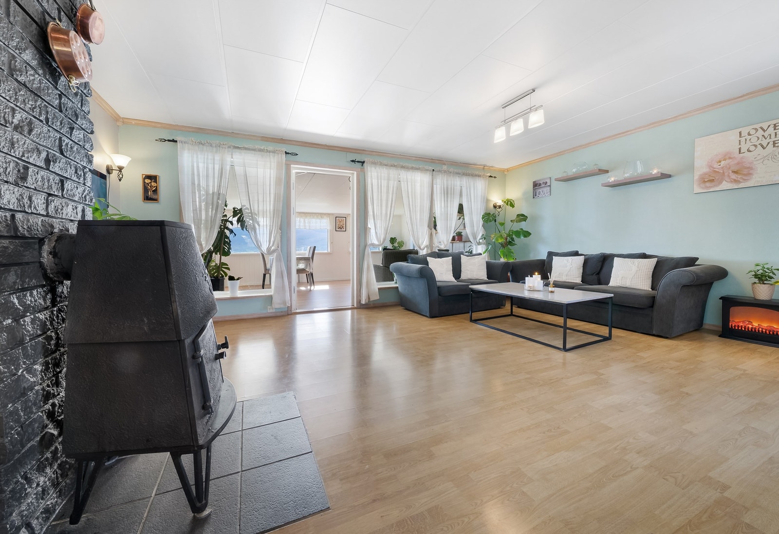 Fra stuen er det adkomst til vinterhage. Galleribilde