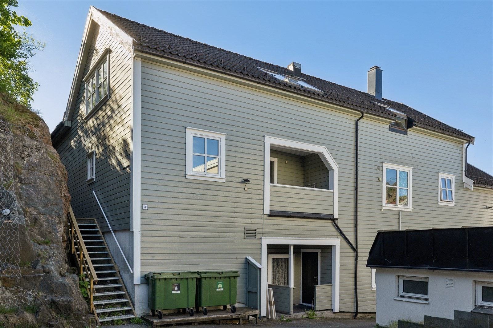 Attraktivt beliggende midt i Grimstad sentrum med gangavstand til alle sentrumstilbud. Galleribilde