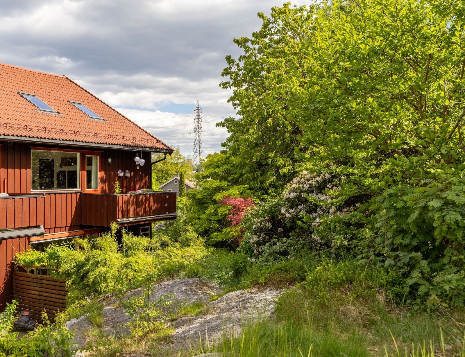 Perfekt leilighet for deg som ønsker å bo svært sentralt samt kort gangavstand til flotte turområder. Galleribilde