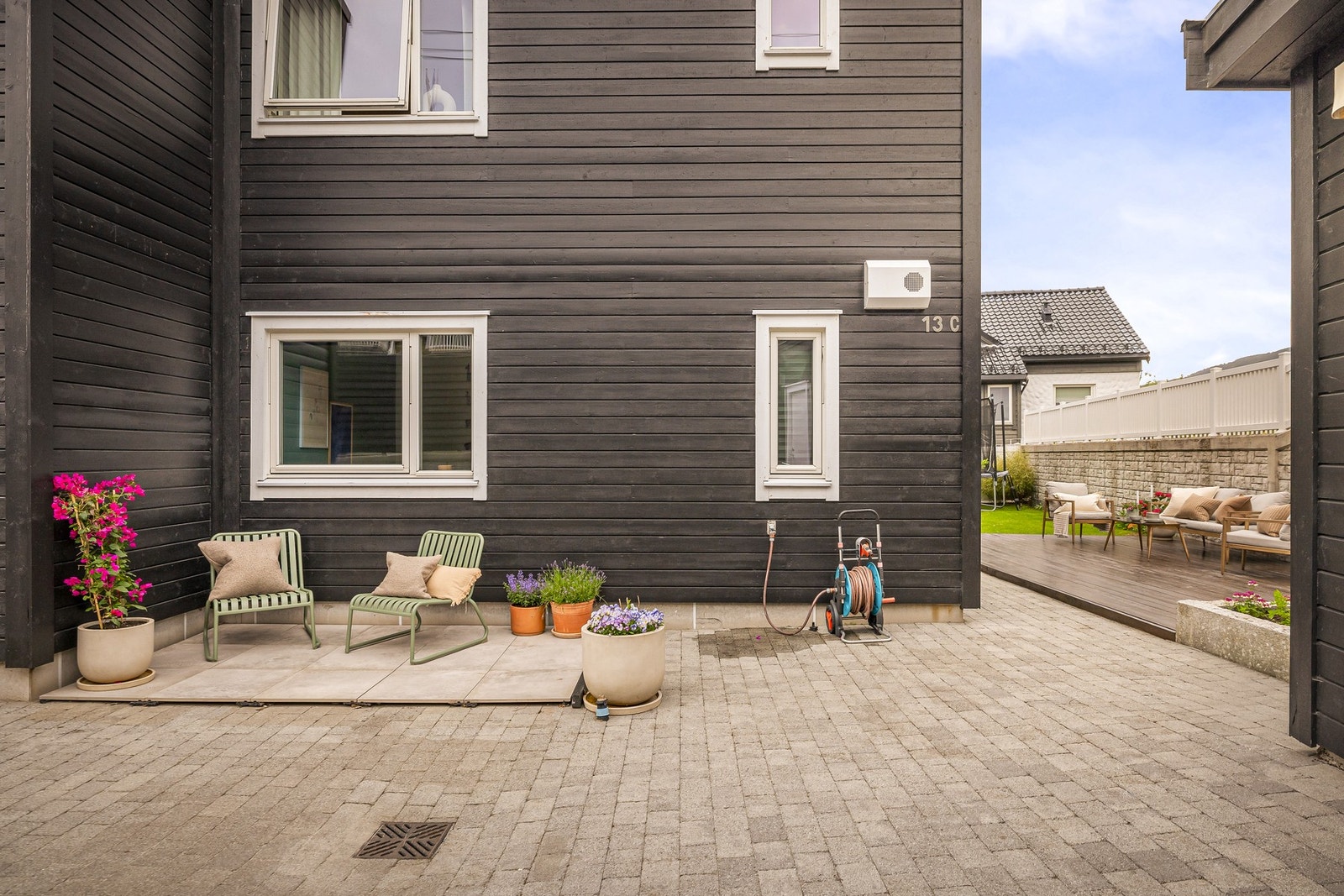 "Solkroken" er en lun og fin plass hvor du kan nyte fine sommerdager til det fulle Galleribilde