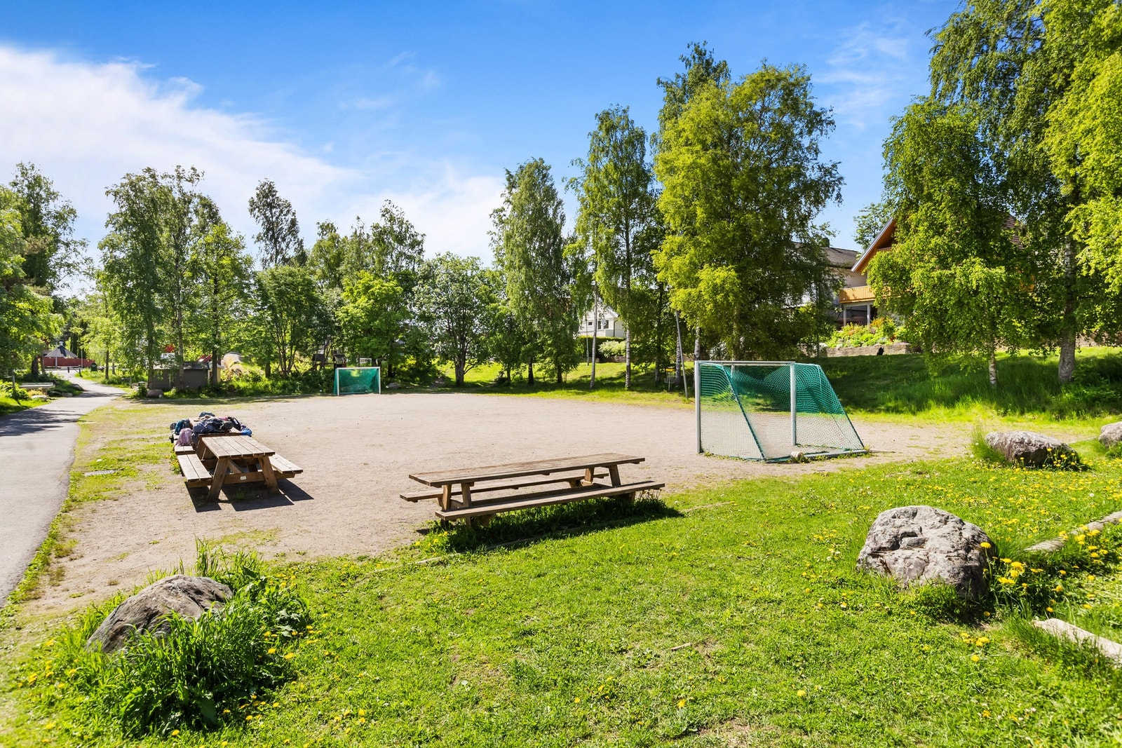 Fotballbane og fine friområder i umiddelbar nærhet Galleribilde