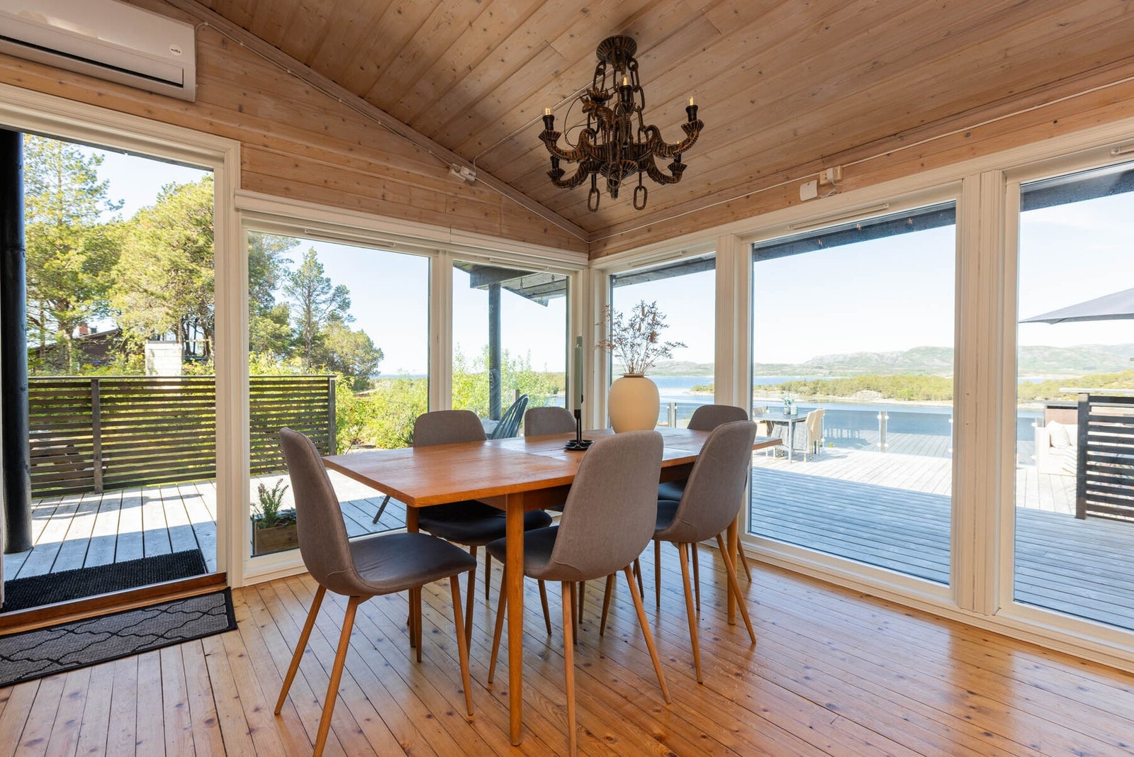God plass til spisestue. Galleribilde