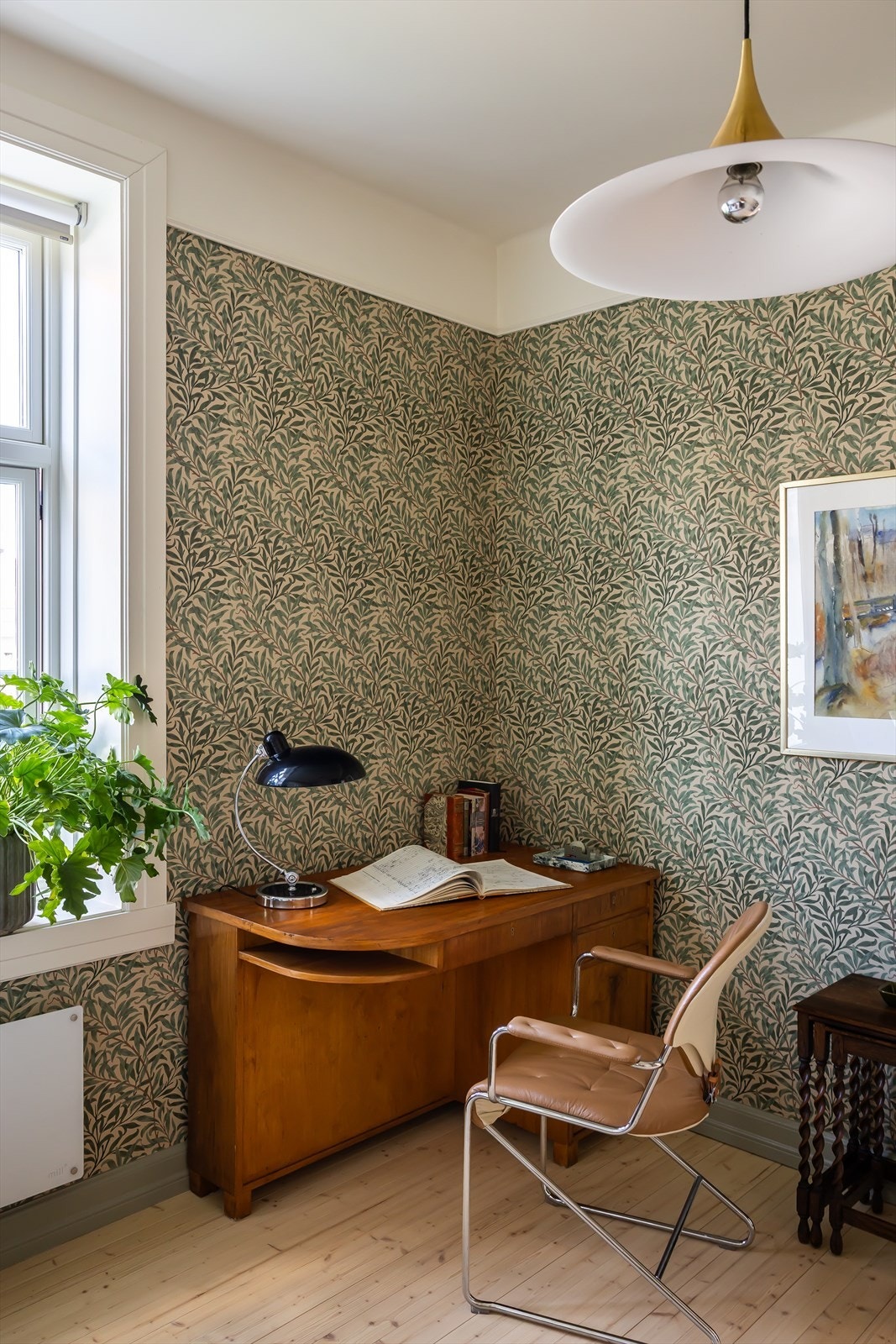 Eksklusive tapeter fra William Morris tilfører varme og karakter. Galleribilde