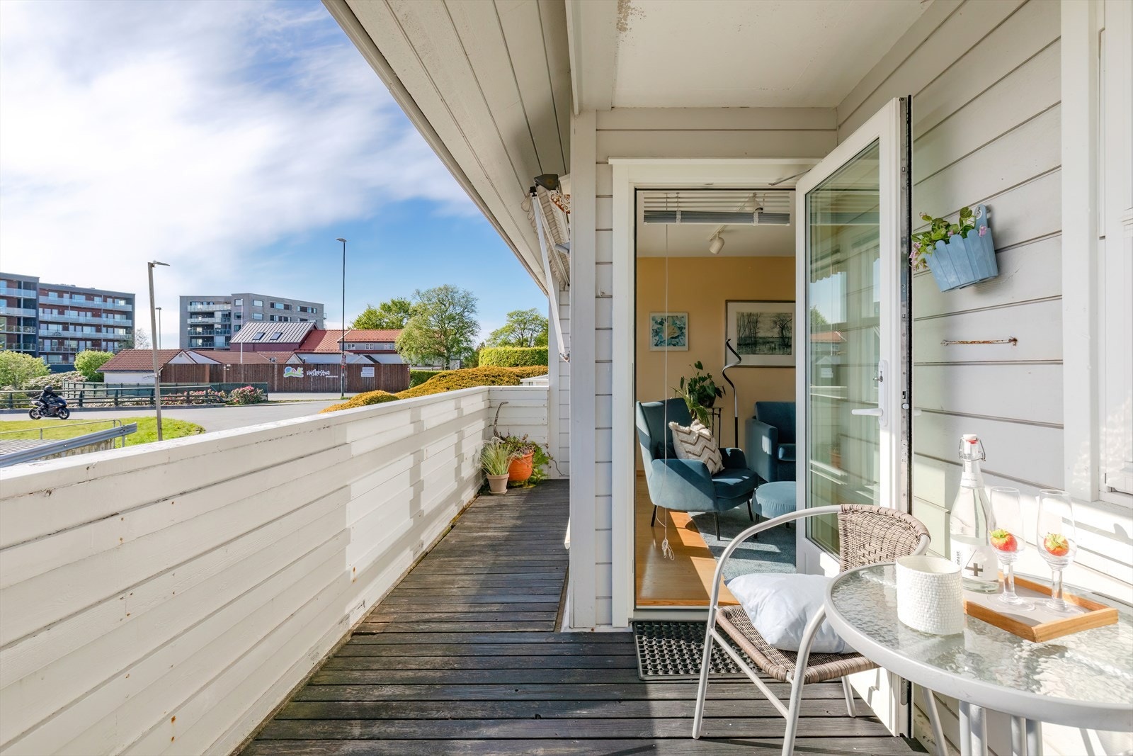 Utgang til balkong fra både stuen og soverom 2 Galleribilde