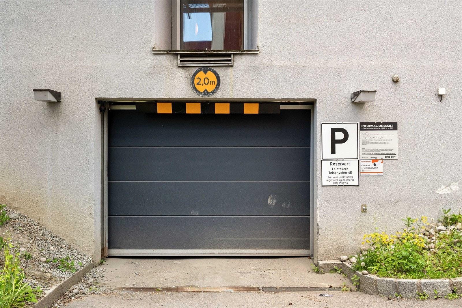 Bygget har et felles parkeringsanlegg i kjelleretasjen. Galleribilde