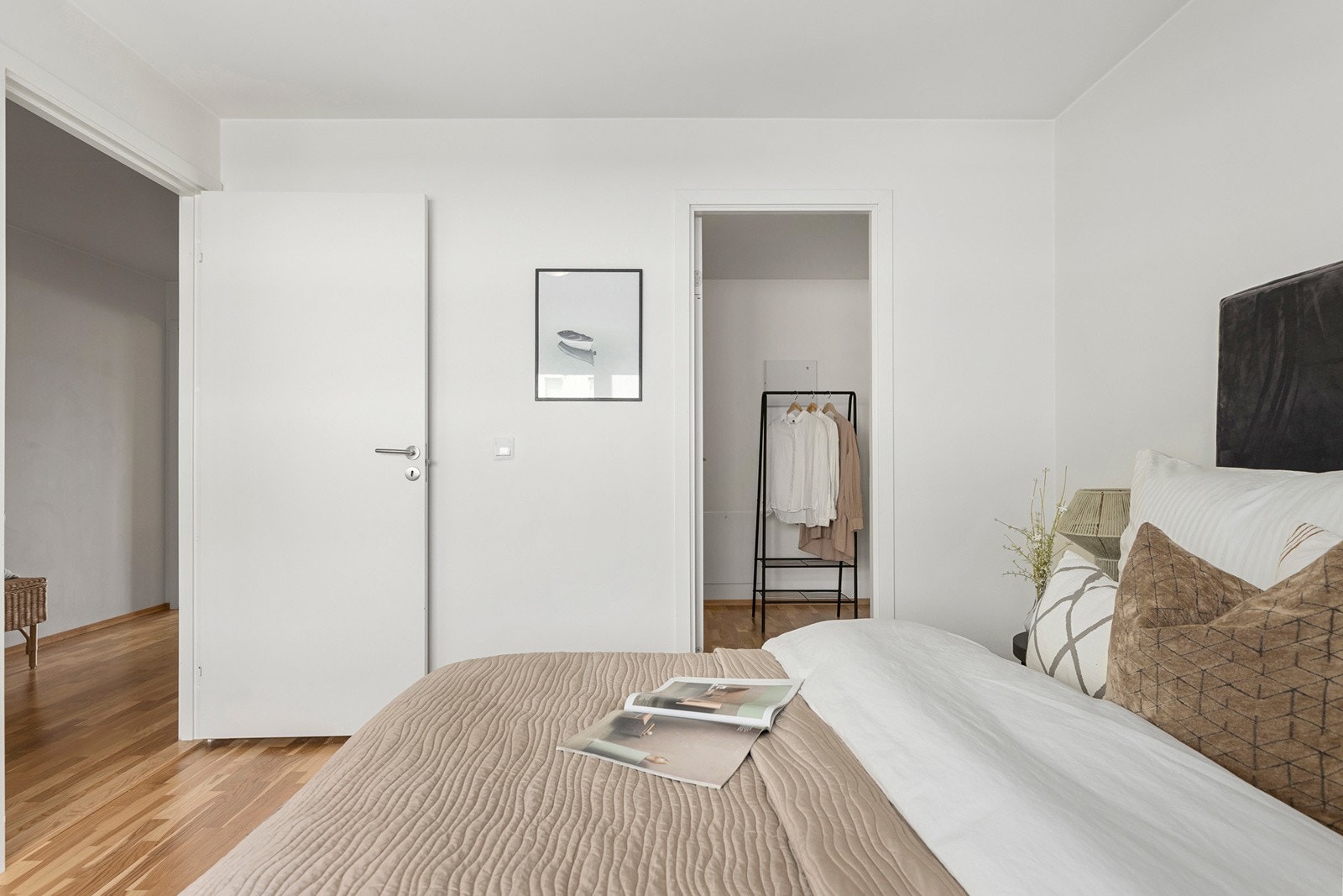 Tilknyttet hovedsoverommet er det en praktisk innvendig bod som kan benyttes som walk in closet. Galleribilde
