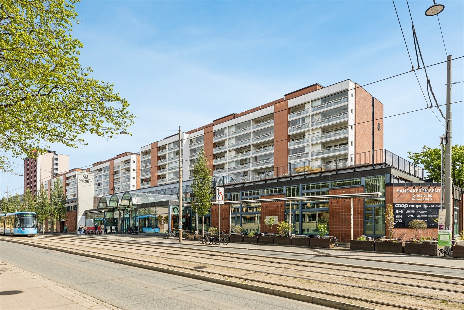 Boligen har en sentral beliggenhet med kort vei til Sandakersenter og kollektive forbindelser. Galleribilde