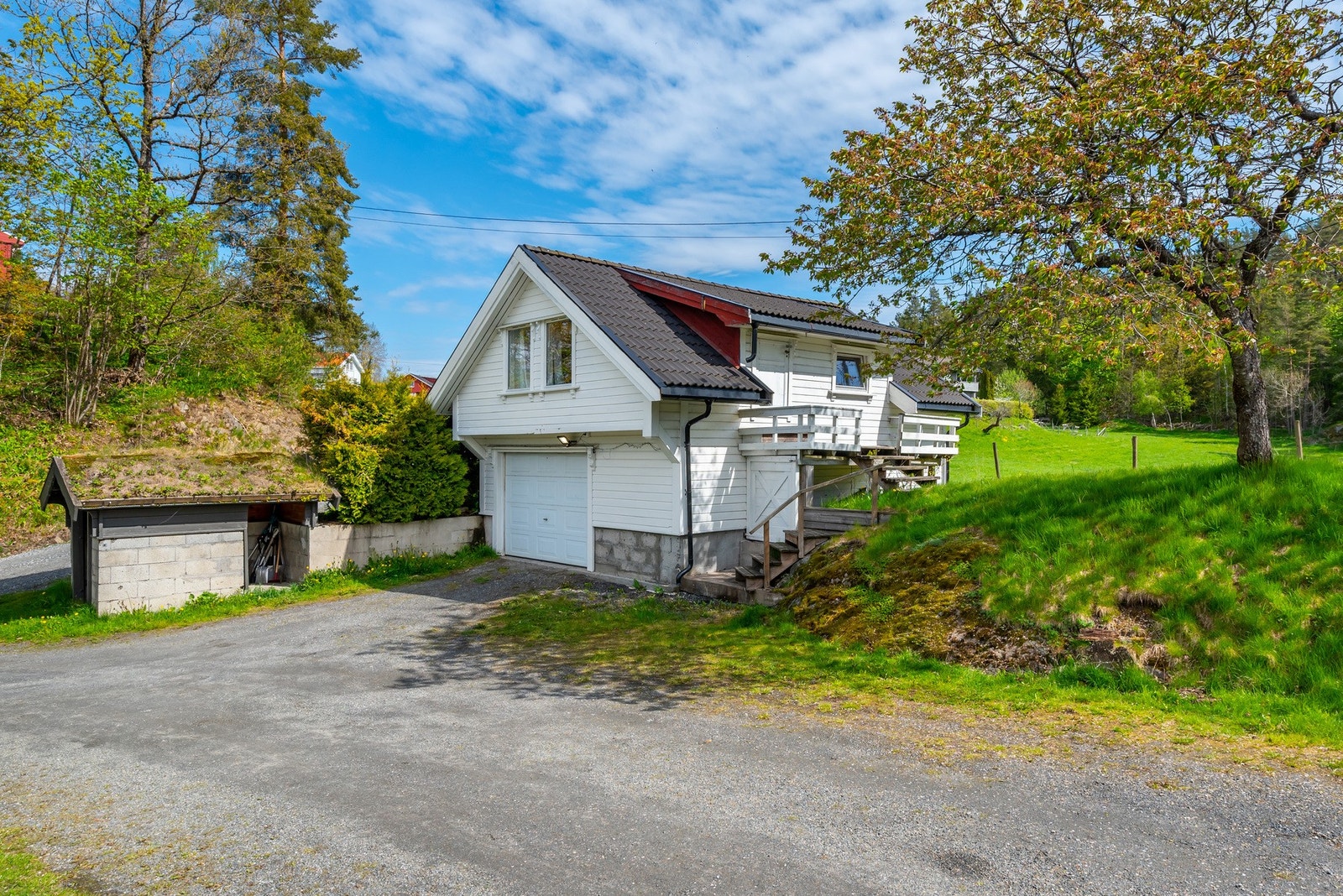 Garasje med innredet loft. Galleribilde