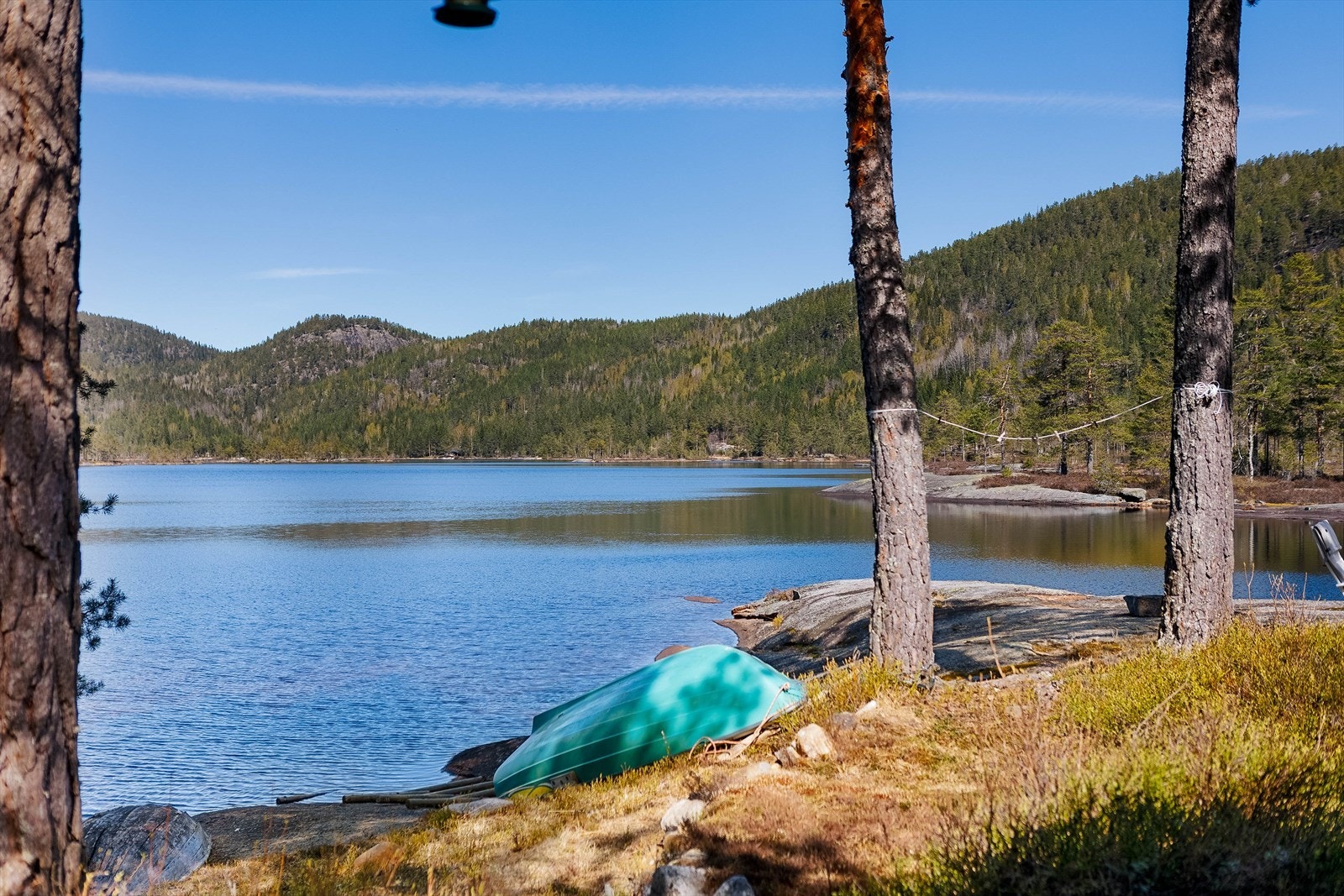 Eiendommen ligger usjenert til med umiddelbar nærhet til naturen og vannet. Galleribilde