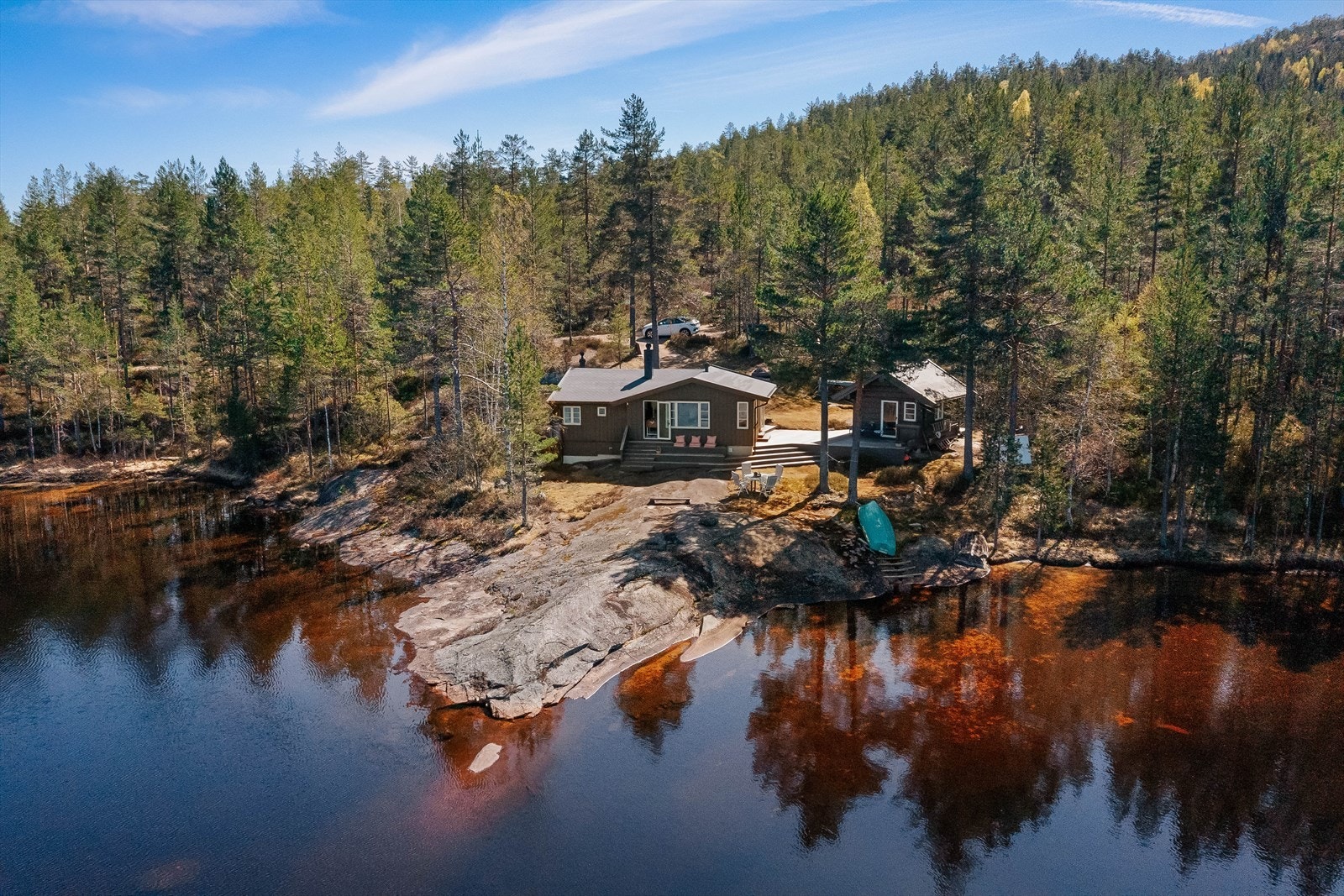 EiendomsMegler1 ved Patrick Gulmælæ ønsker velkommen til Drangedalsvegen 970 - En sjarmerende hytta ved Gongevatn! Galleribilde