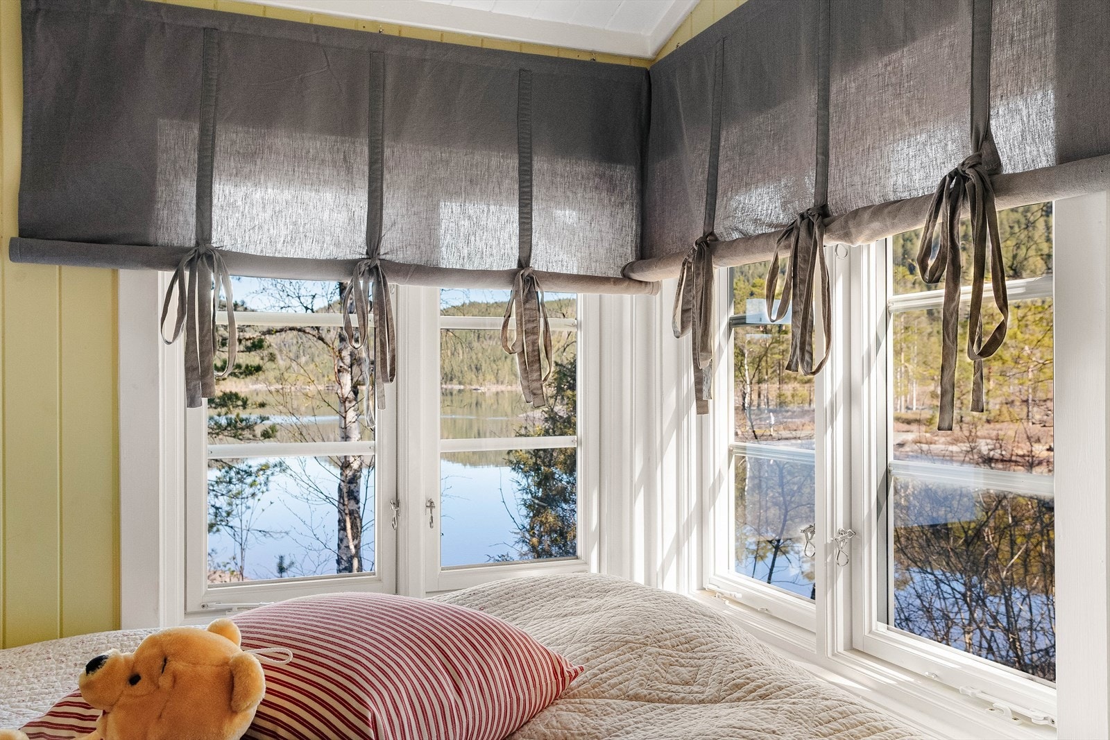 Her våkner du til en fredelig utsikt over vannet. Galleribilde