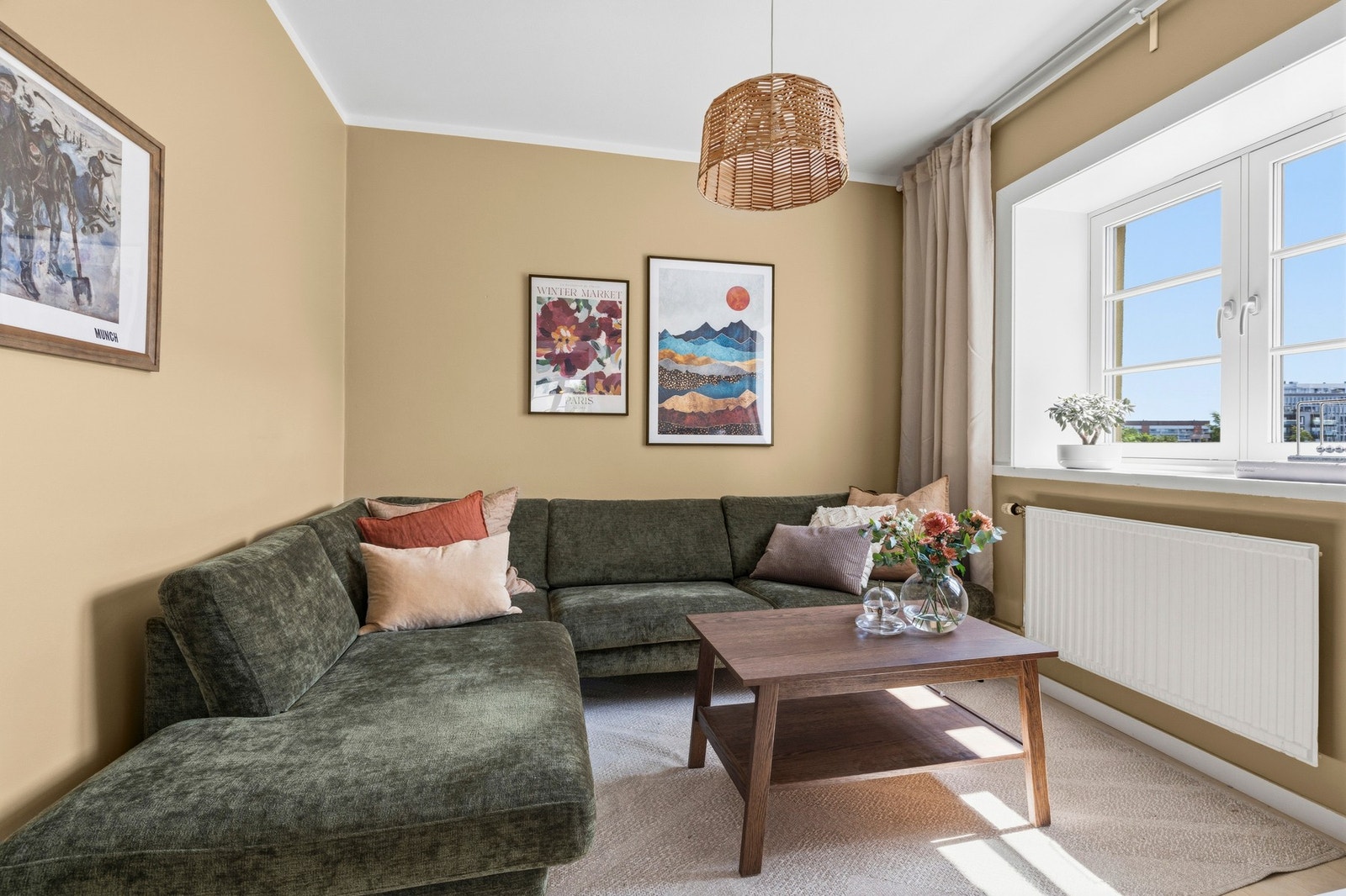Dagens eier bruker dette rommet som tv stue, men man kan også bruke det som soverom Galleribilde