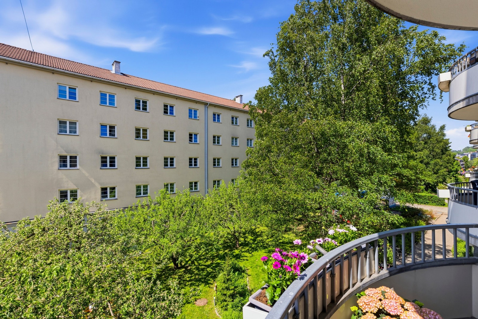 Hyggelig utsyn fra balkongen Galleribilde