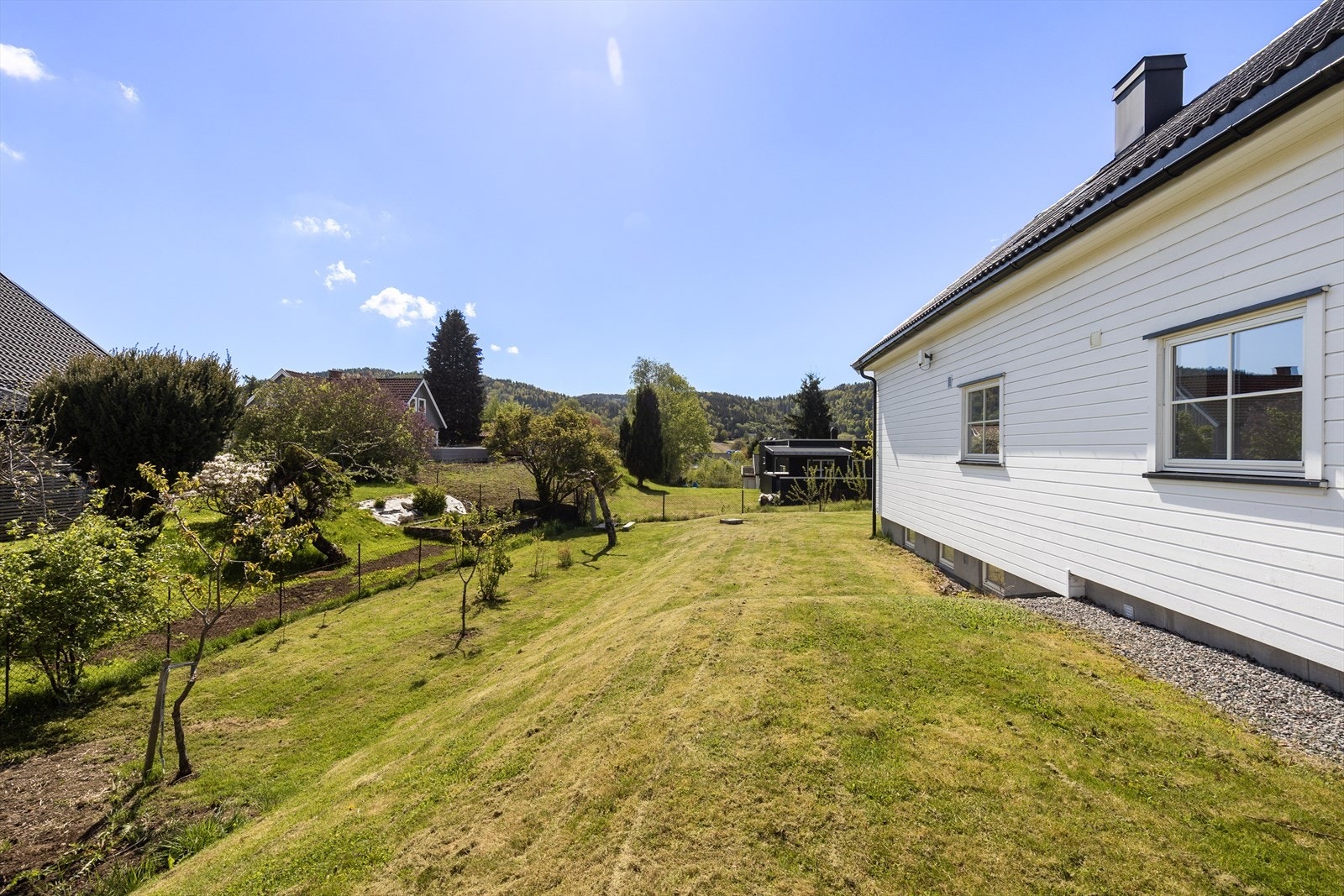 Den skrånende tomten gir en fin og åpen utsikt. Galleribilde