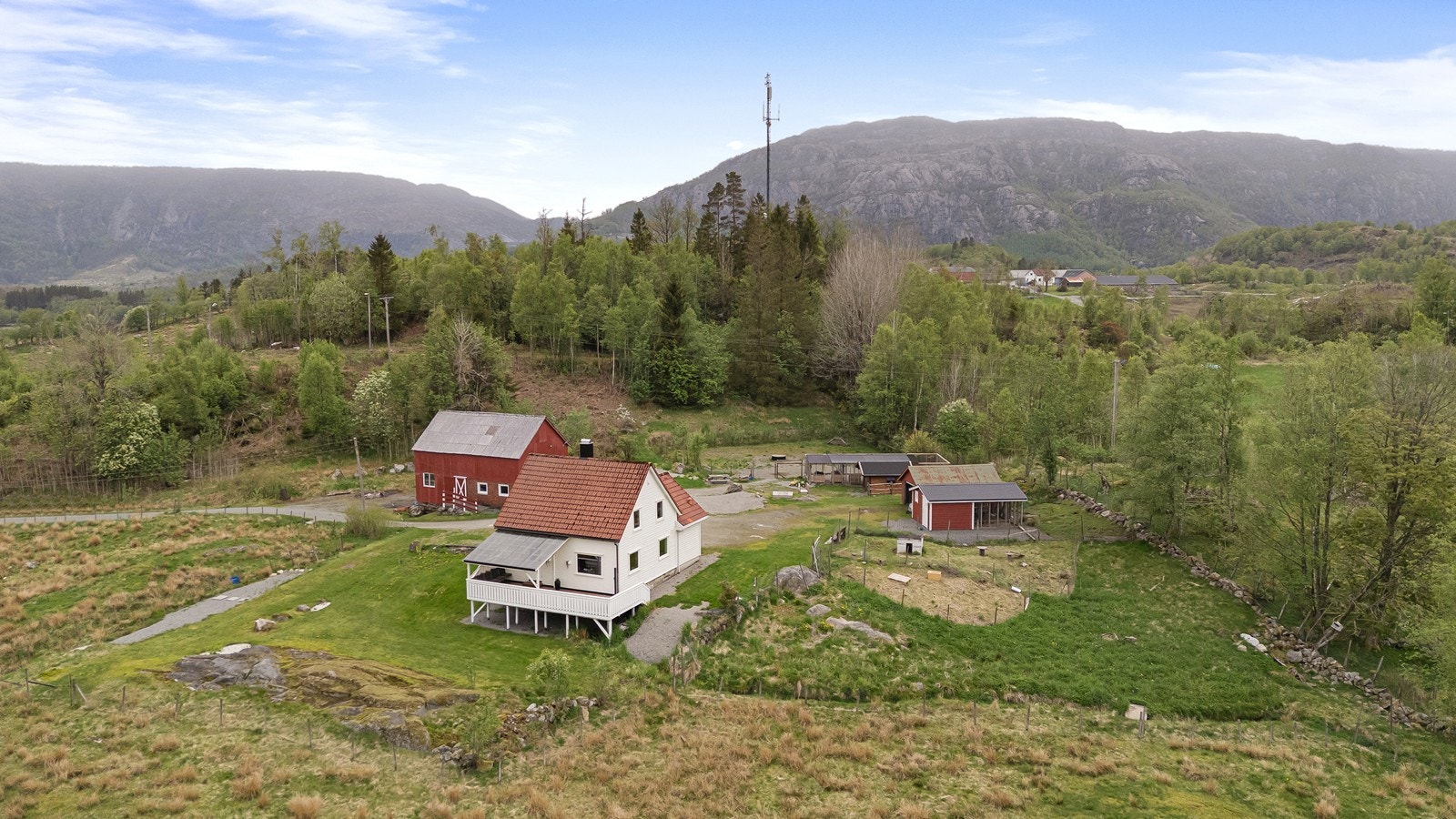 Bo fredelig med naturen rett utenfor døren. Galleribilde