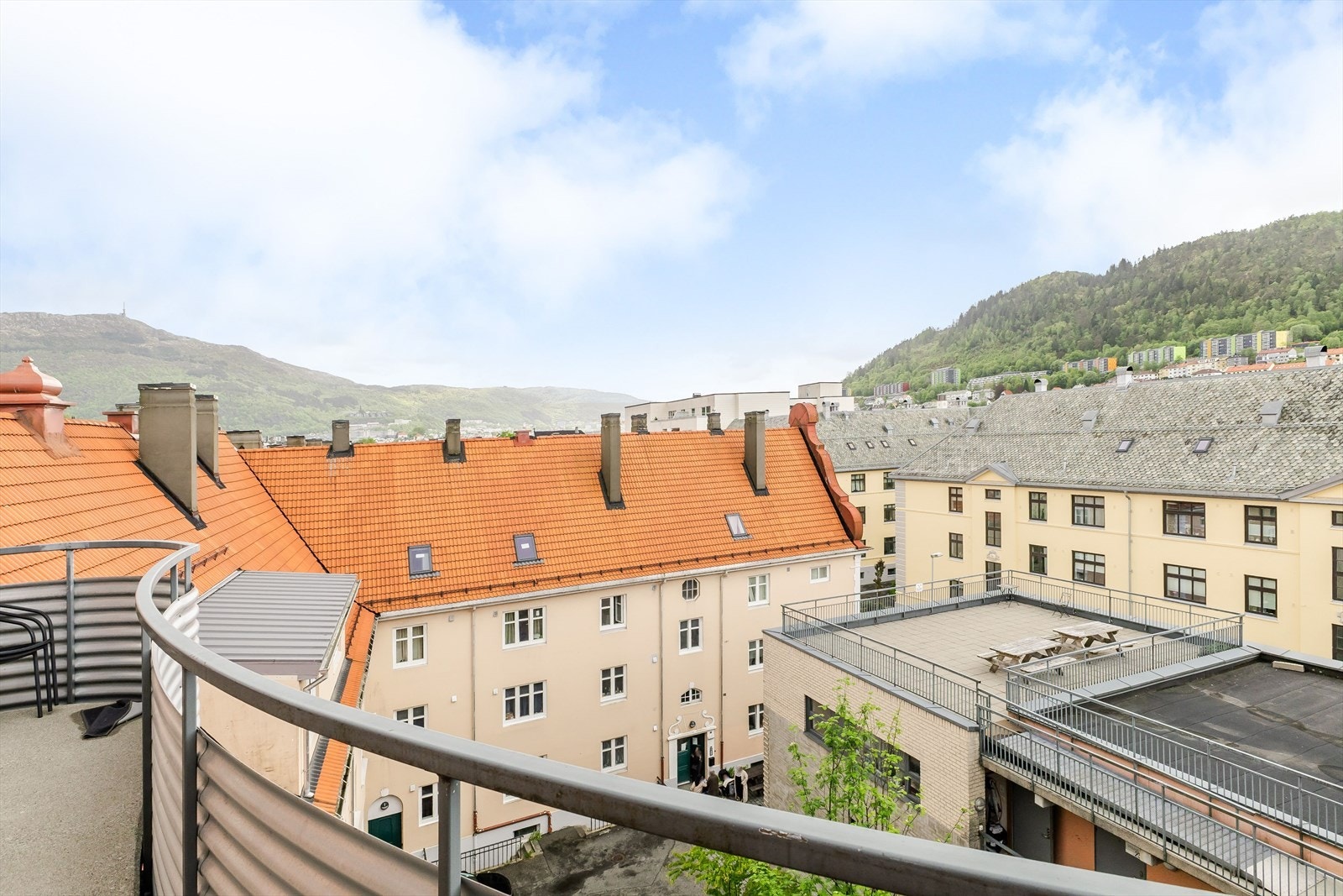 Utsikt fra entredør Galleribilde