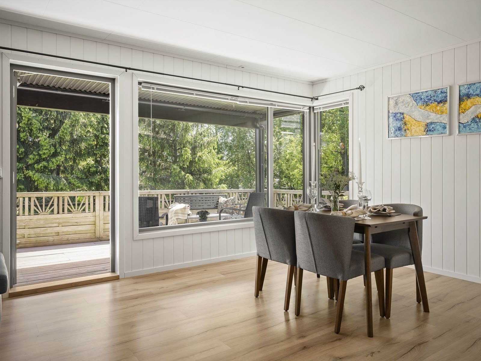 Fra stuen er det utgang til en sørøstvendt balkong på 22 m². Galleribilde