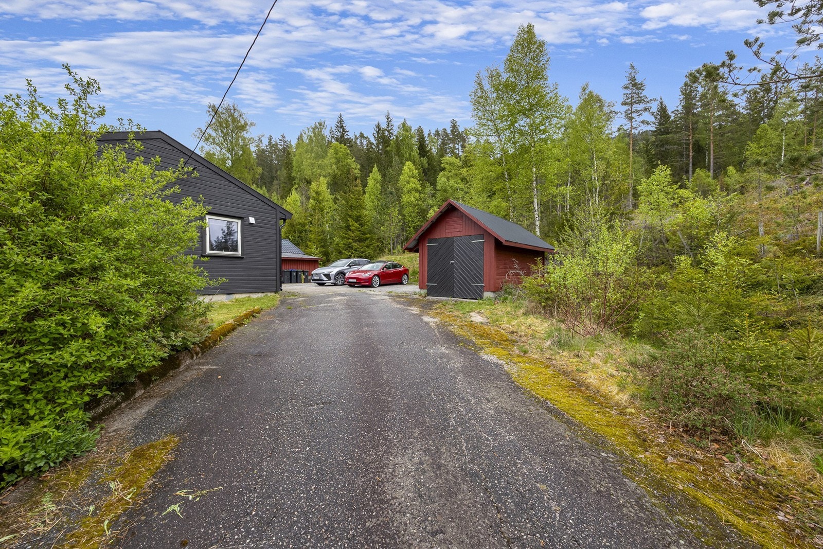 God plass til bil oppstilling på egen tomt. Galleribilde