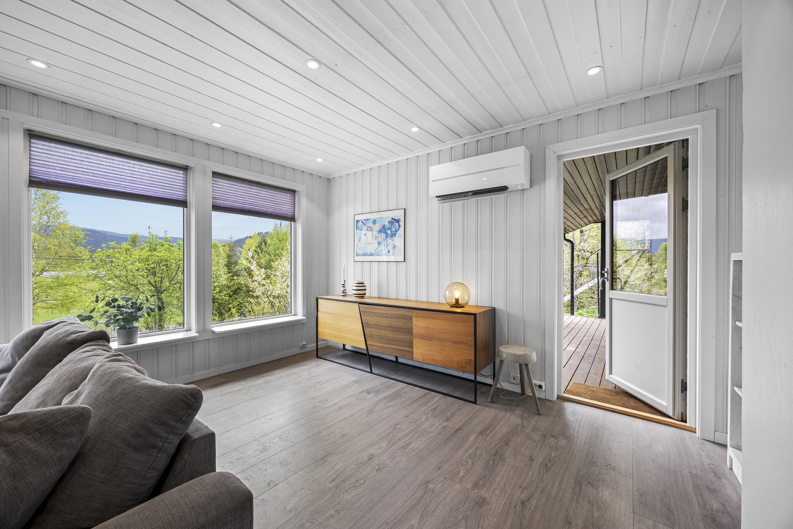 Utgang til stor terrasse. Galleribilde