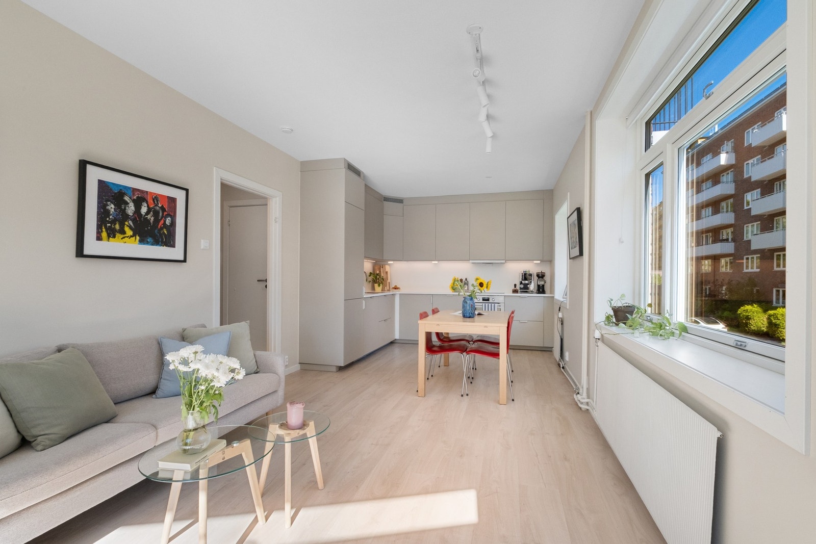 Leiligheten har en tilbaketrukket og svært attraktiv beliggenhet på Fagerborg, i et veletablert og etterspurt boligområde mellom Majorstuen, Marienlyst og Bolteløkka. Galleribilde