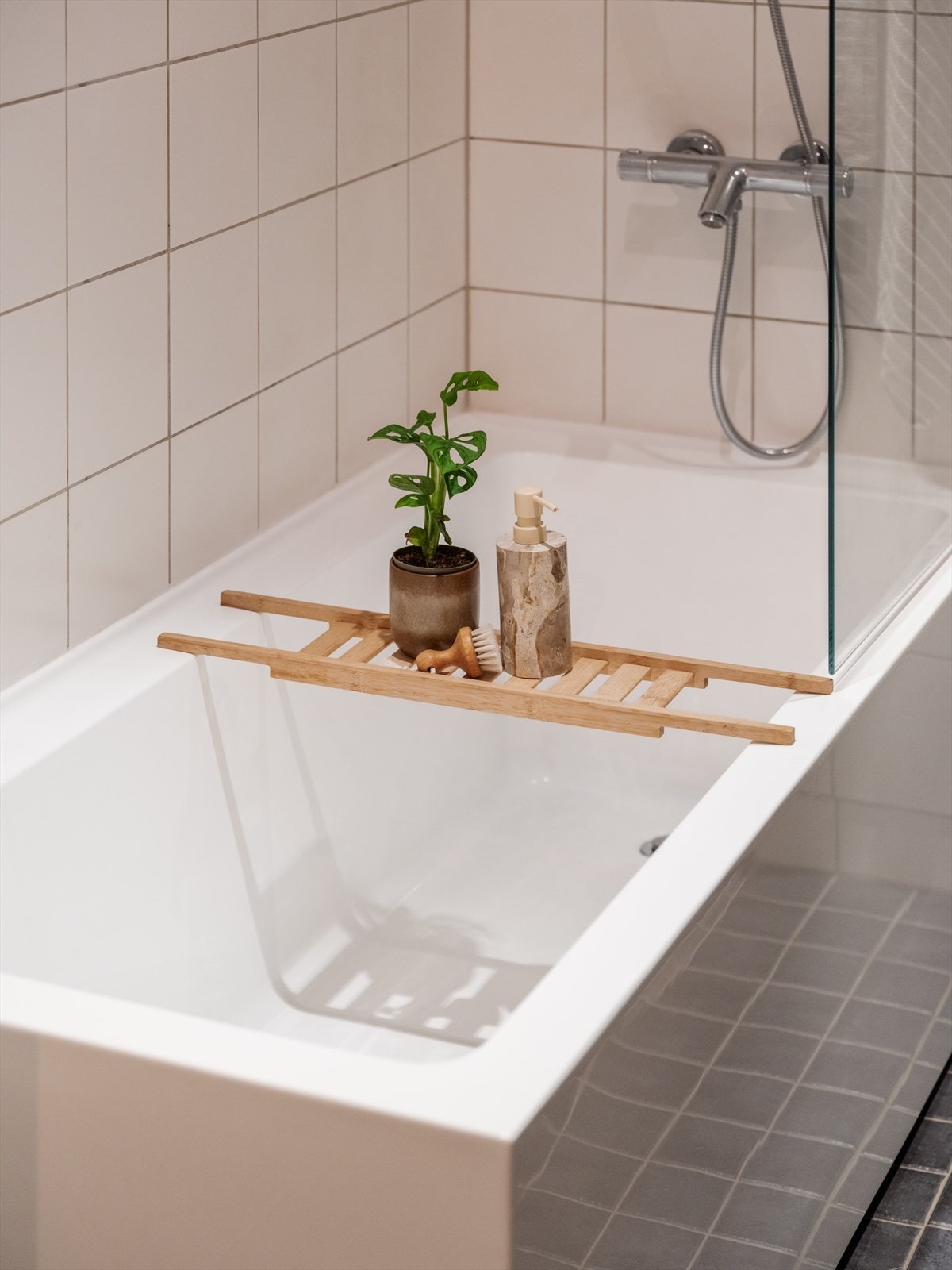 Et badekar er praktisk i hverdagen og noe både store og små kan sette pris på. Galleribilde