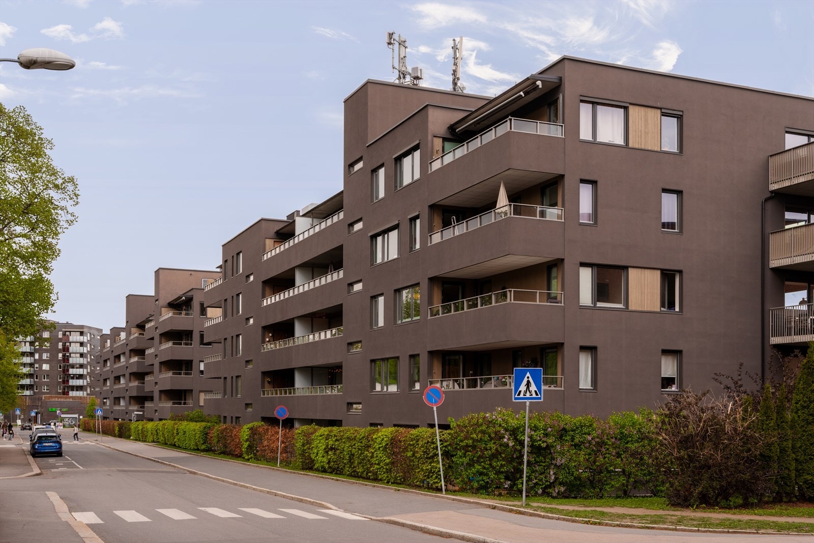 Boligen ligger i et sentralt og attraktivt område på Hasle, med kort vei til barnehager, skoler, T-bane og et bredt utvalg av servicetilbud. Galleribilde