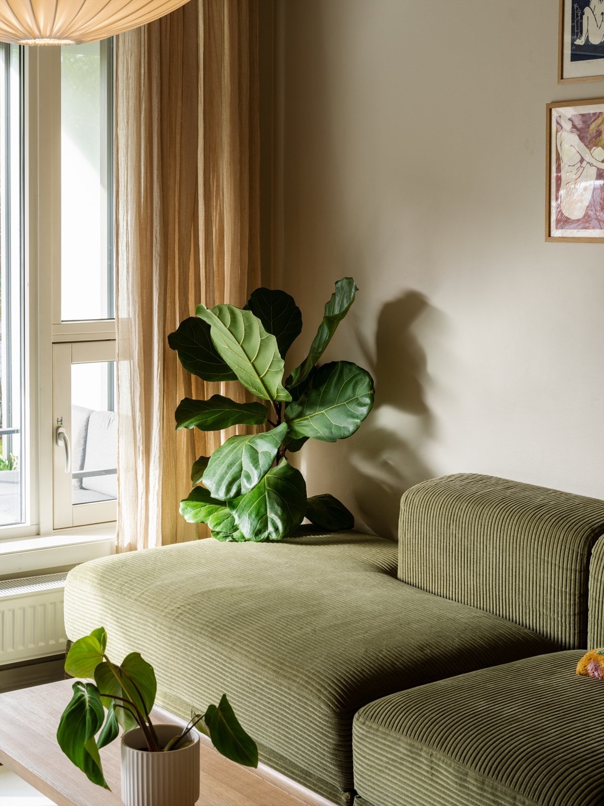 Kjekt å vite er at leiligheten varmes opp via radiatorer tilknyttet fjernvarme. Galleribilde