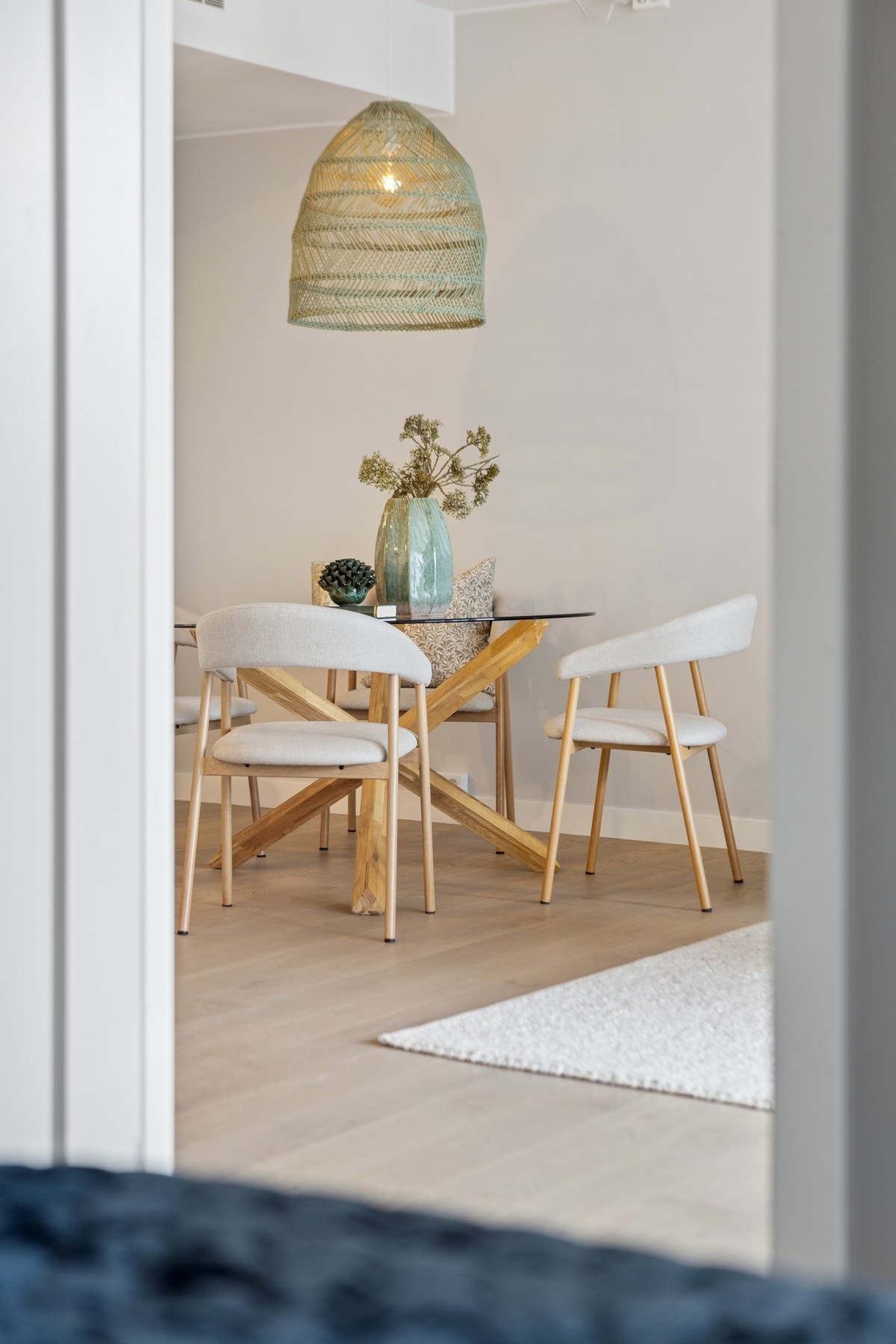 Kikk fra soverommet ut mot stue og spiseplass. Foto: EFKT Galleribilde