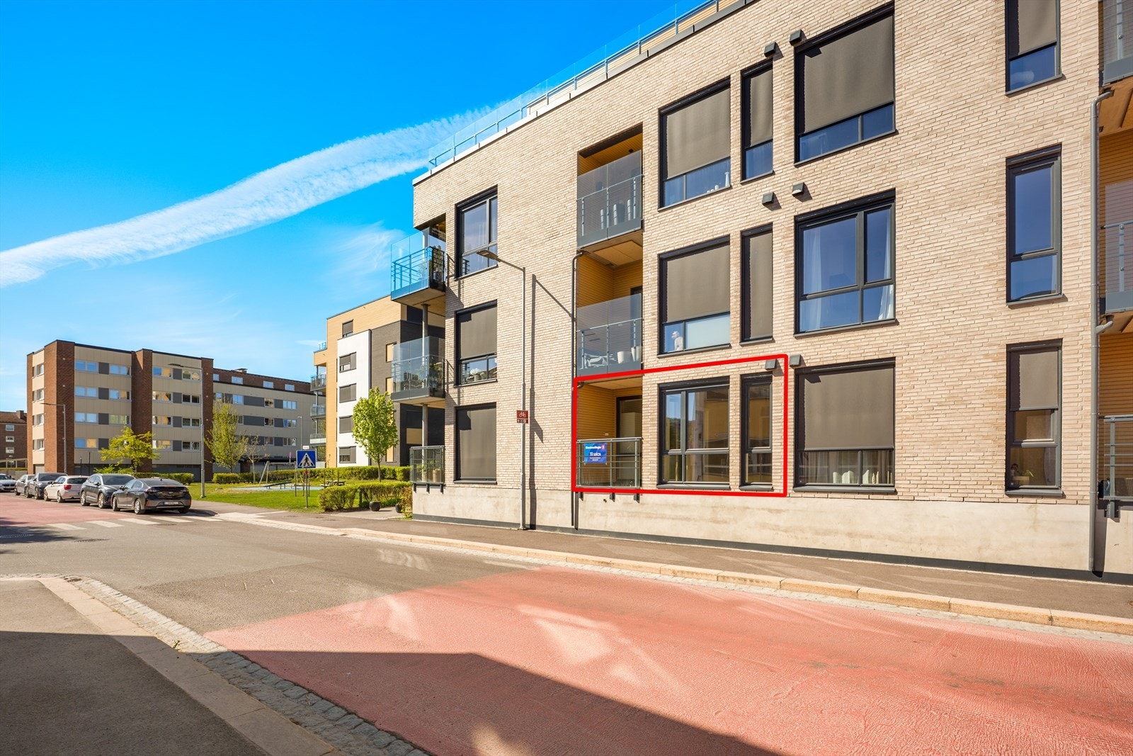 Perfekt for pendlere med 10 min gange til Brakerøya stasjon, 20 min til Drammen stasjon, samt enkel adkomst til E18. Galleribilde