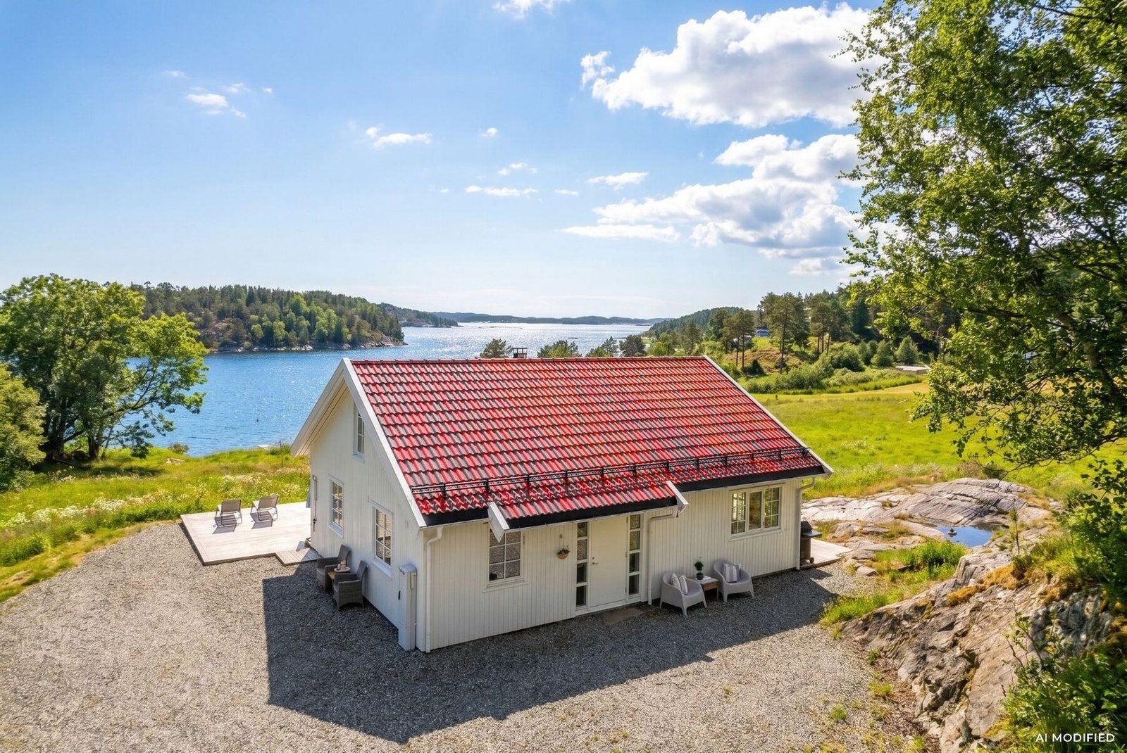 Velkommen til Foldfjorden og Sjyskardet 99! En praktfull hytte i naturskjønne omgivelser. Foto: Børge Halseth // HF Agency. Galleribilde