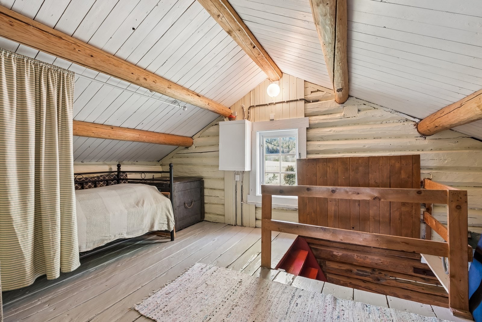 Soverom på loft Galleribilde