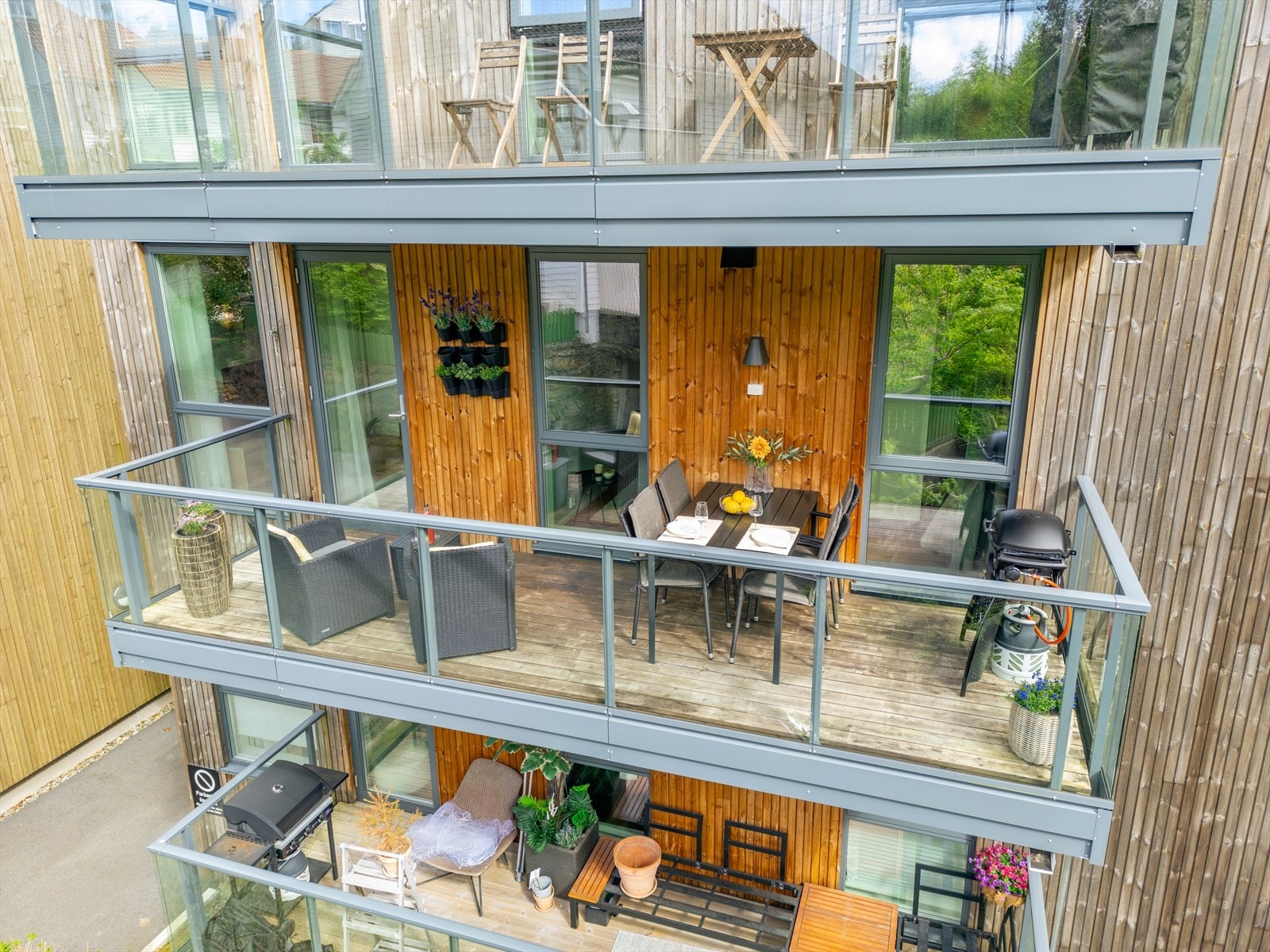 Hyggelig nordvestvendt uteplass. Galleribilde