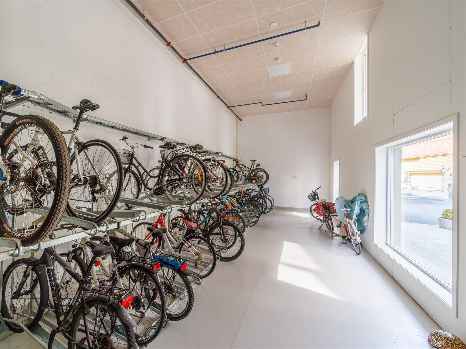 Felles sykkelparkering. Galleribilde